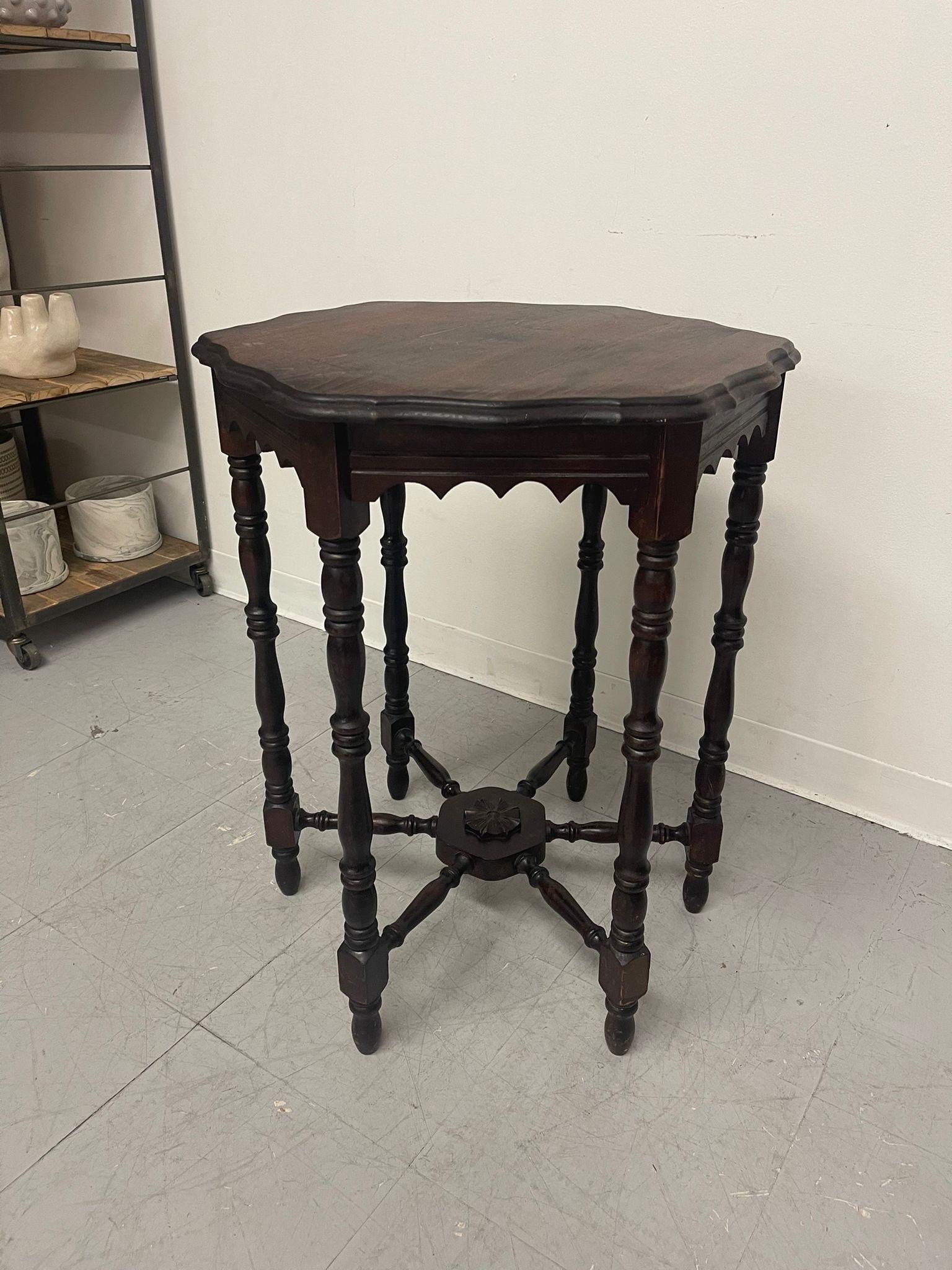 Vintage Hexagonal Carved Wooden Accent Side Table With Scalloped Legs. In Good Condition In Seattle, WA