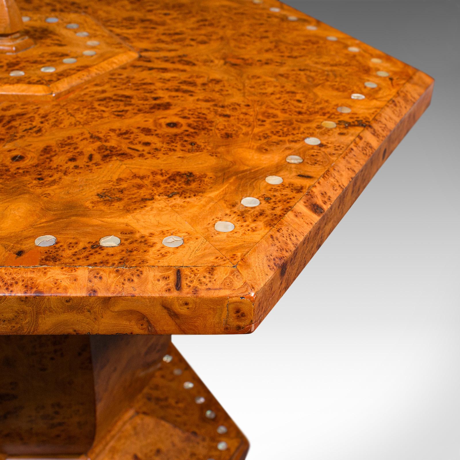 Table basse hexagonale vintage, anglais, ronce de noyer, centre de table, Art Deco en vente 4