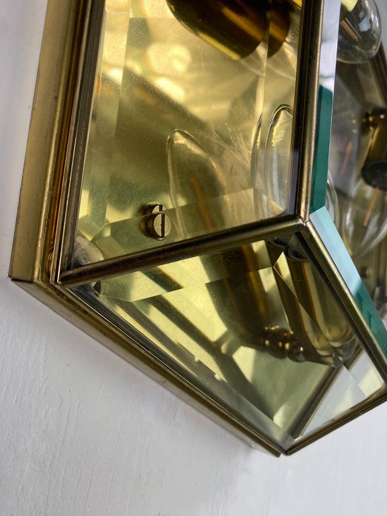 Vintage hexagonal facet cut glas and messing wall or ceiling lamps -set- For Sale 2