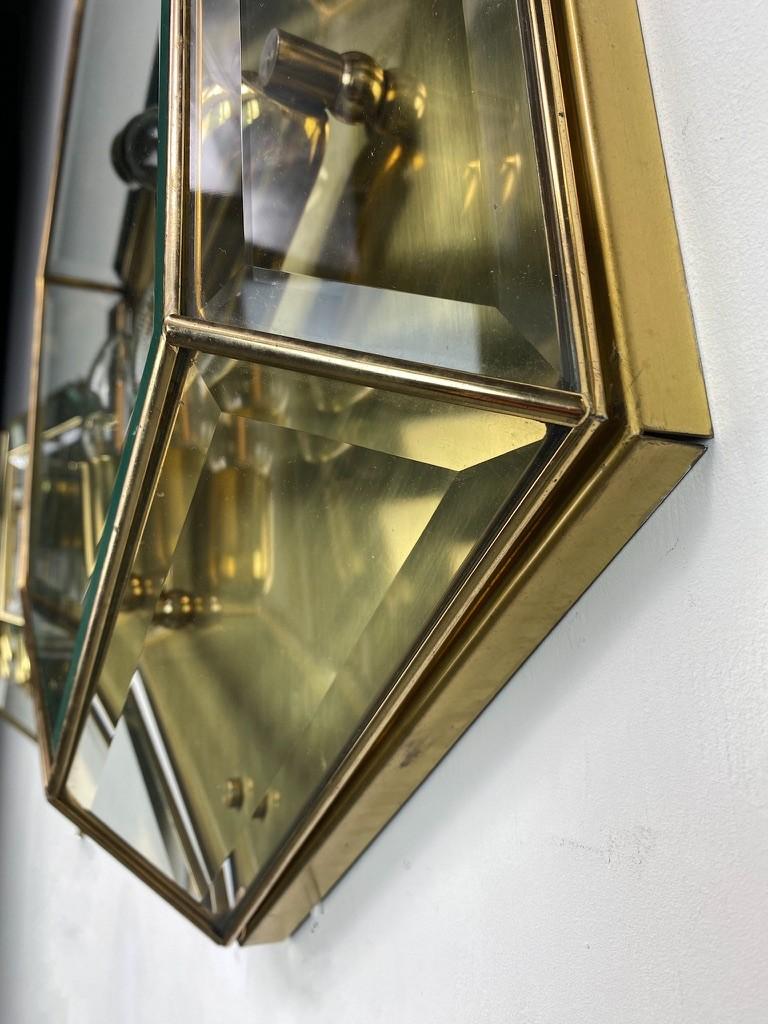Vintage hexagonal facet cut glas and messing wall or ceiling lamps -set- For Sale 4