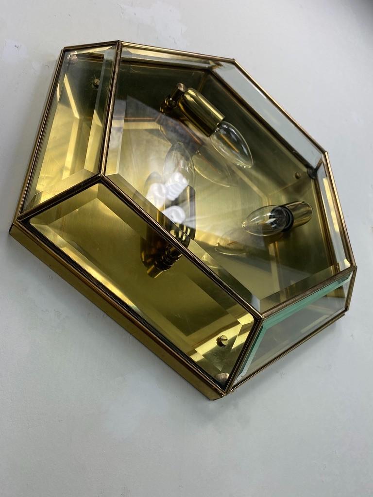 Vintage hexagonal facet cut glas and messing wall or ceiling lamps -set- For Sale 5