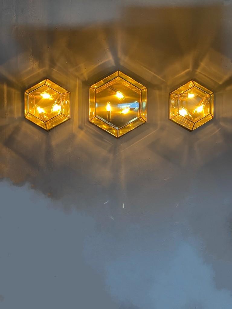 Faceted Vintage hexagonal facet cut glas and messing wall or ceiling lamps -set- For Sale