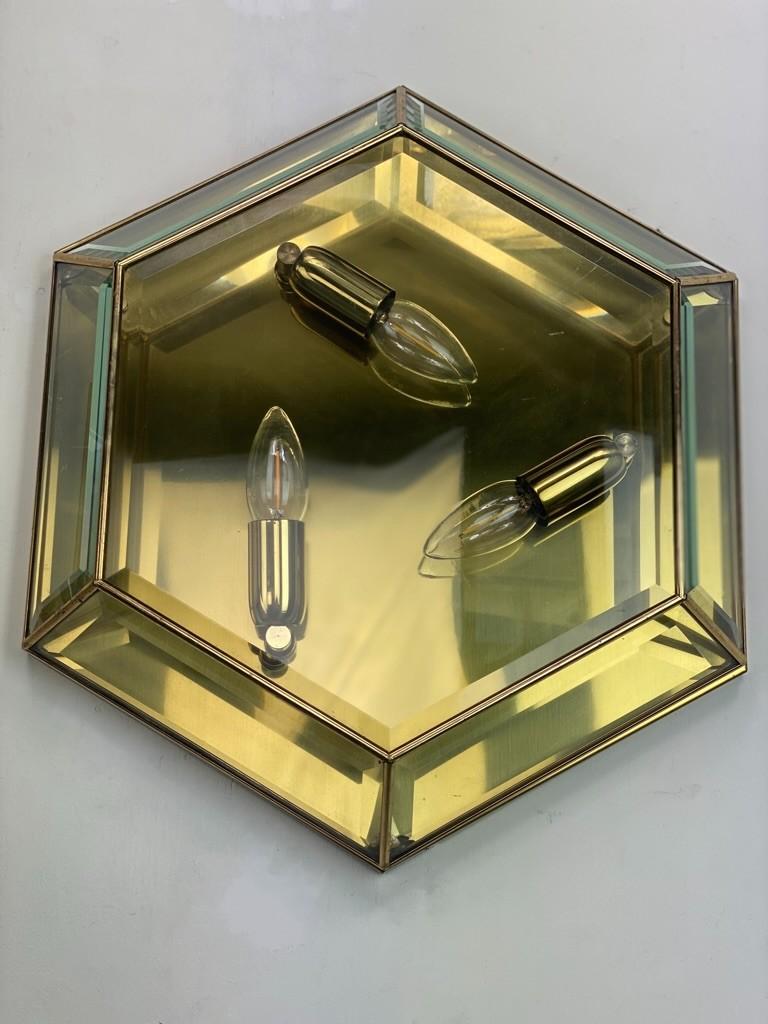 Brass Vintage hexagonal facet cut glas and messing wall or ceiling lamps -set- For Sale