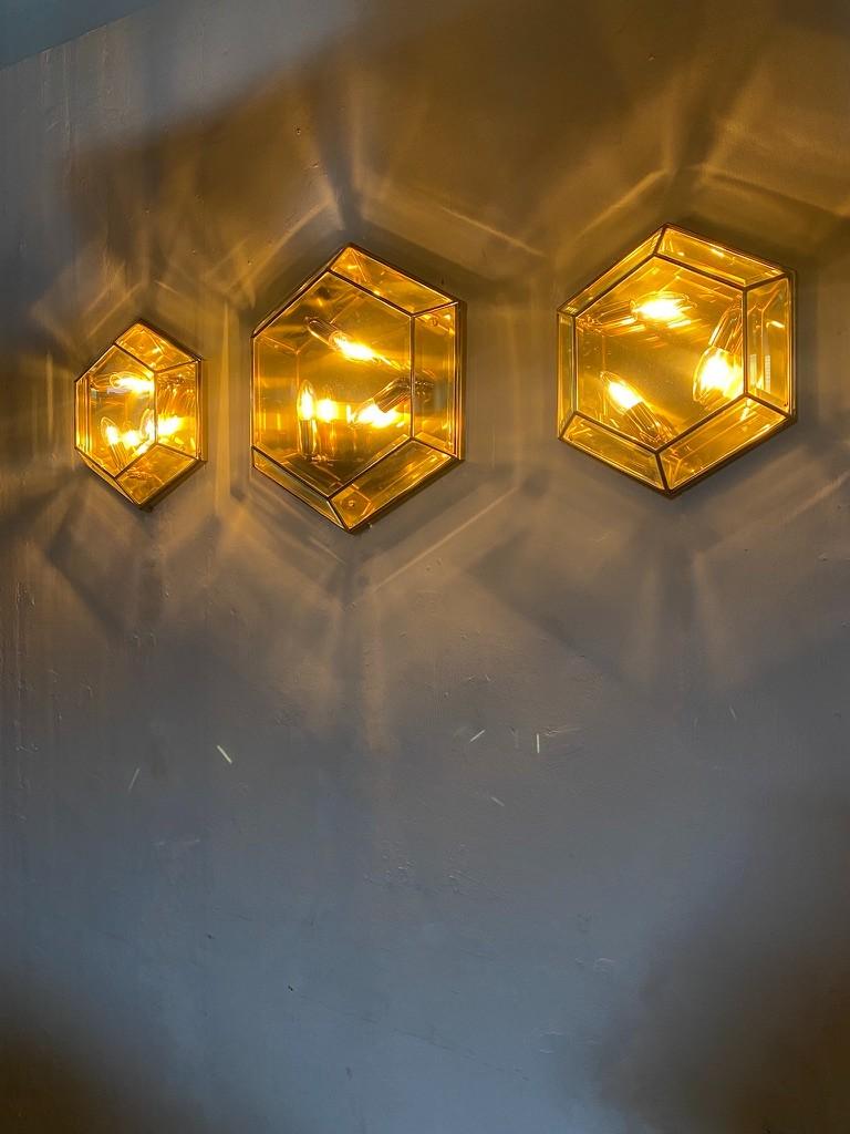 Vintage hexagonal facet cut glas and messing wall or ceiling lamps -set- For Sale 1