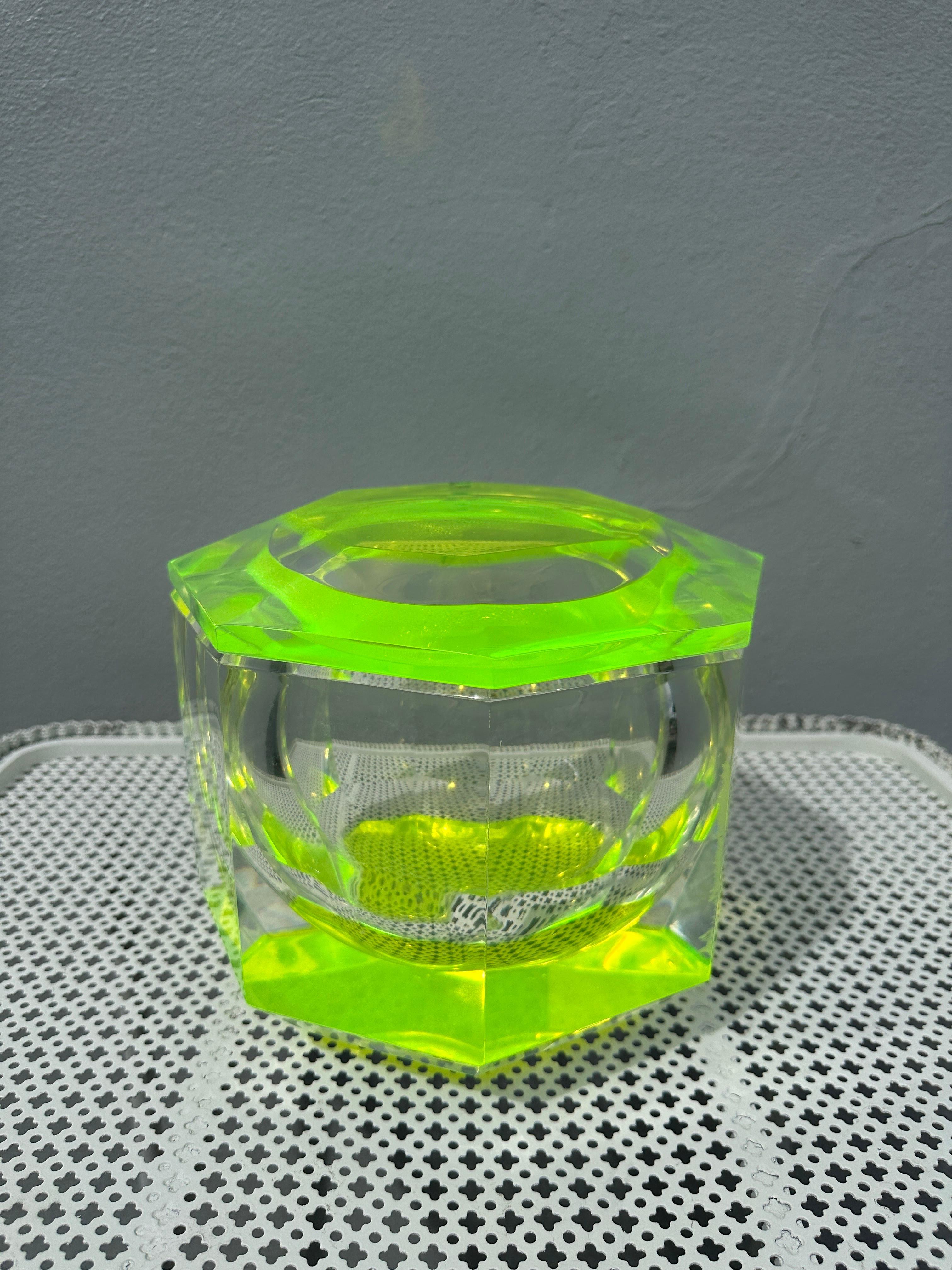 This very large scale acrylic ice bucket/ wine chiller by Alessandro Albrizzi in a chic lime green infusion with swivel top.  THIS ITEM IS LOCATED AND WILL SHIP FROM OUR MIAMI, FLORIDA SHOWROOM.