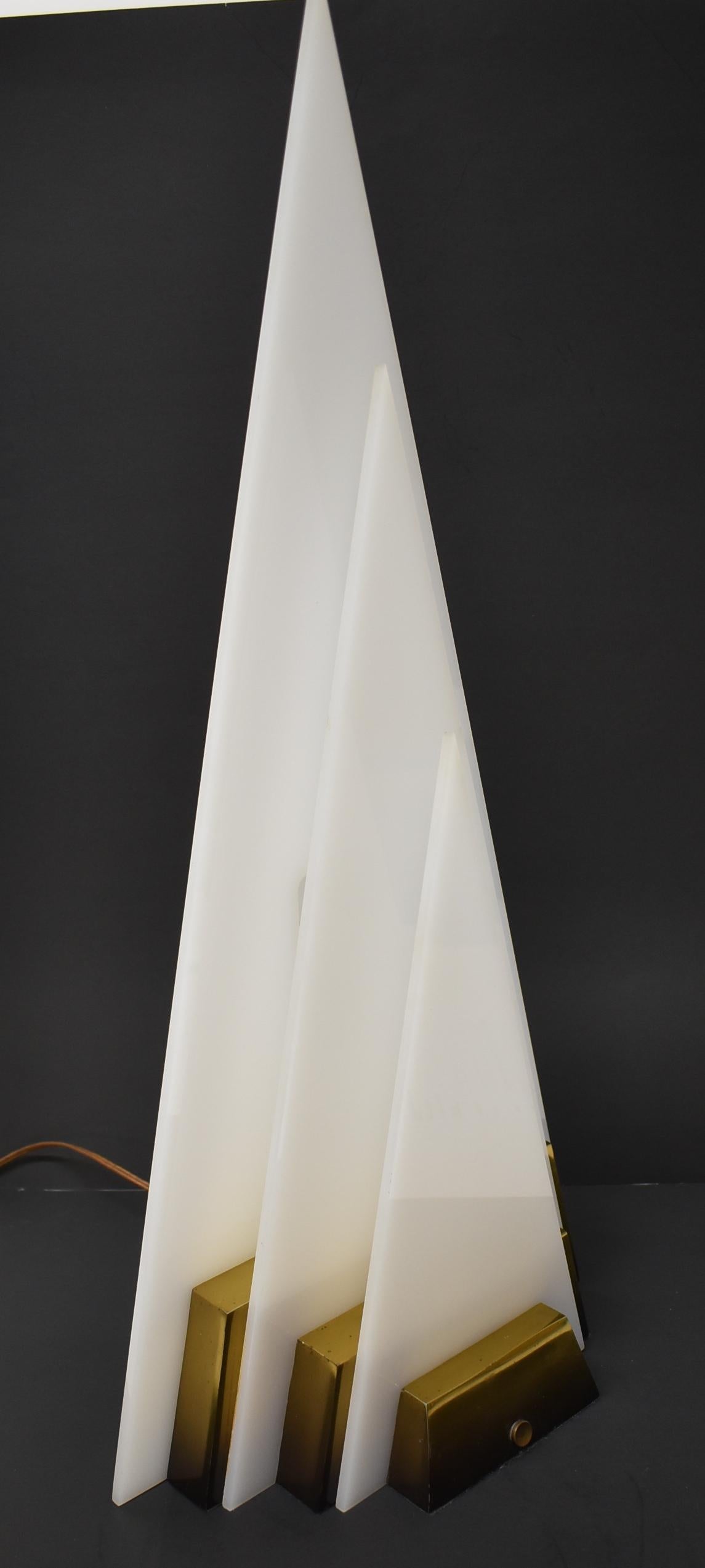 Mid-Century Modern Vintage Heyco Art Deco Style Brass & Acrylic Pyramid Table Lamp For Sale