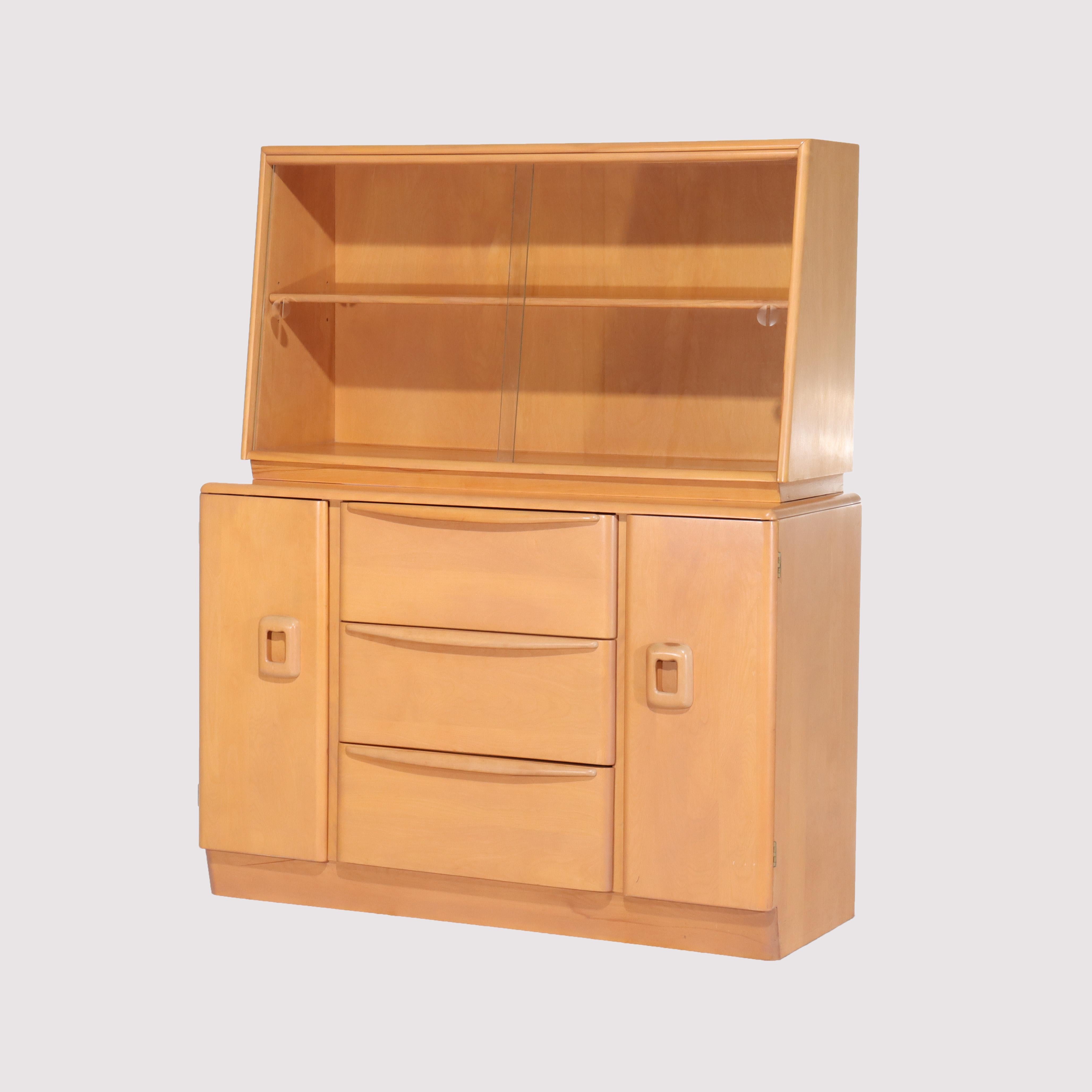 Vintage Heywood Wakefield Birch Two Piece Breakfront in Champagne Finish C1950 Bon état - En vente à Big Flats, NY