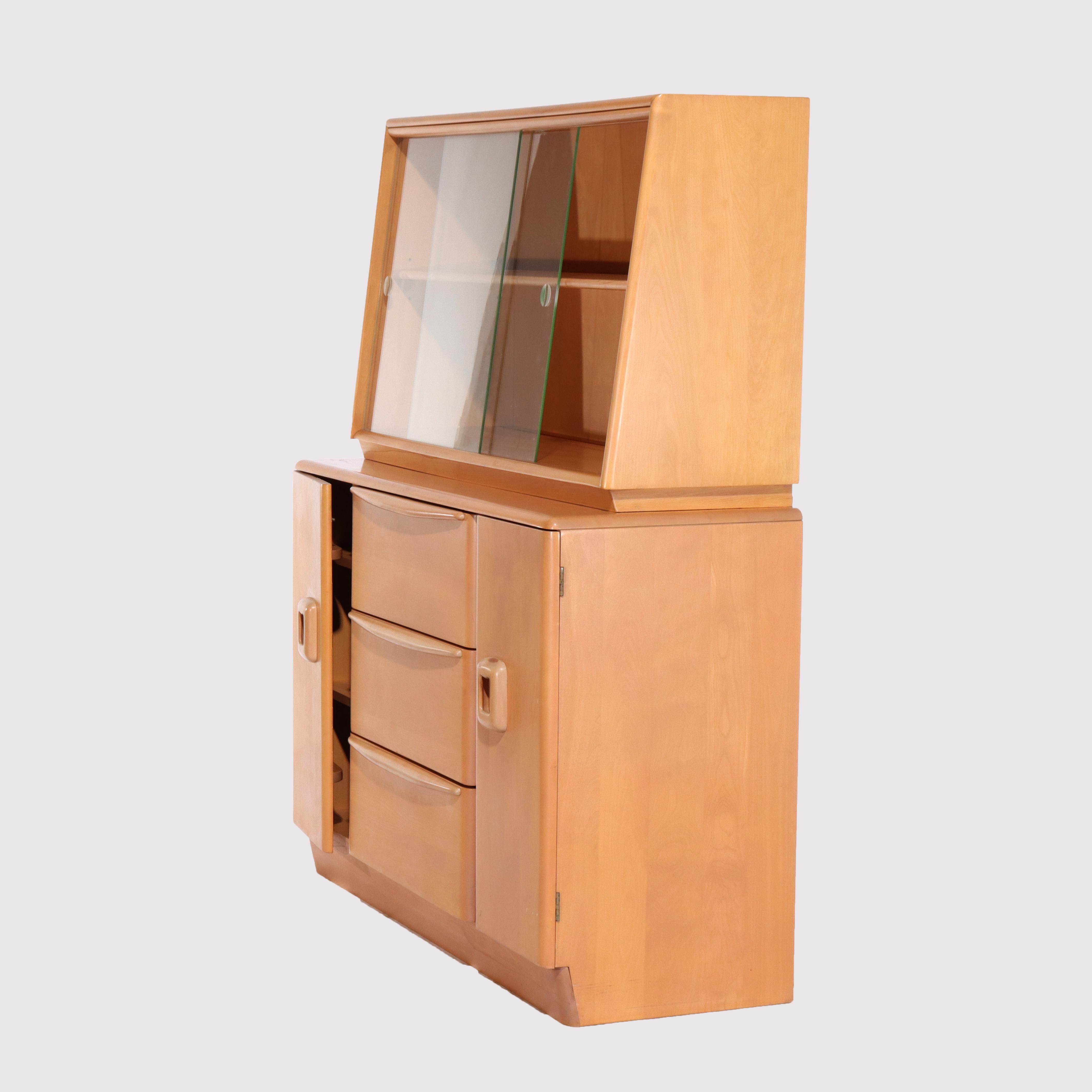 Bouleau Vintage Heywood Wakefield Birch Two Piece Breakfront in Champagne Finish C1950 en vente