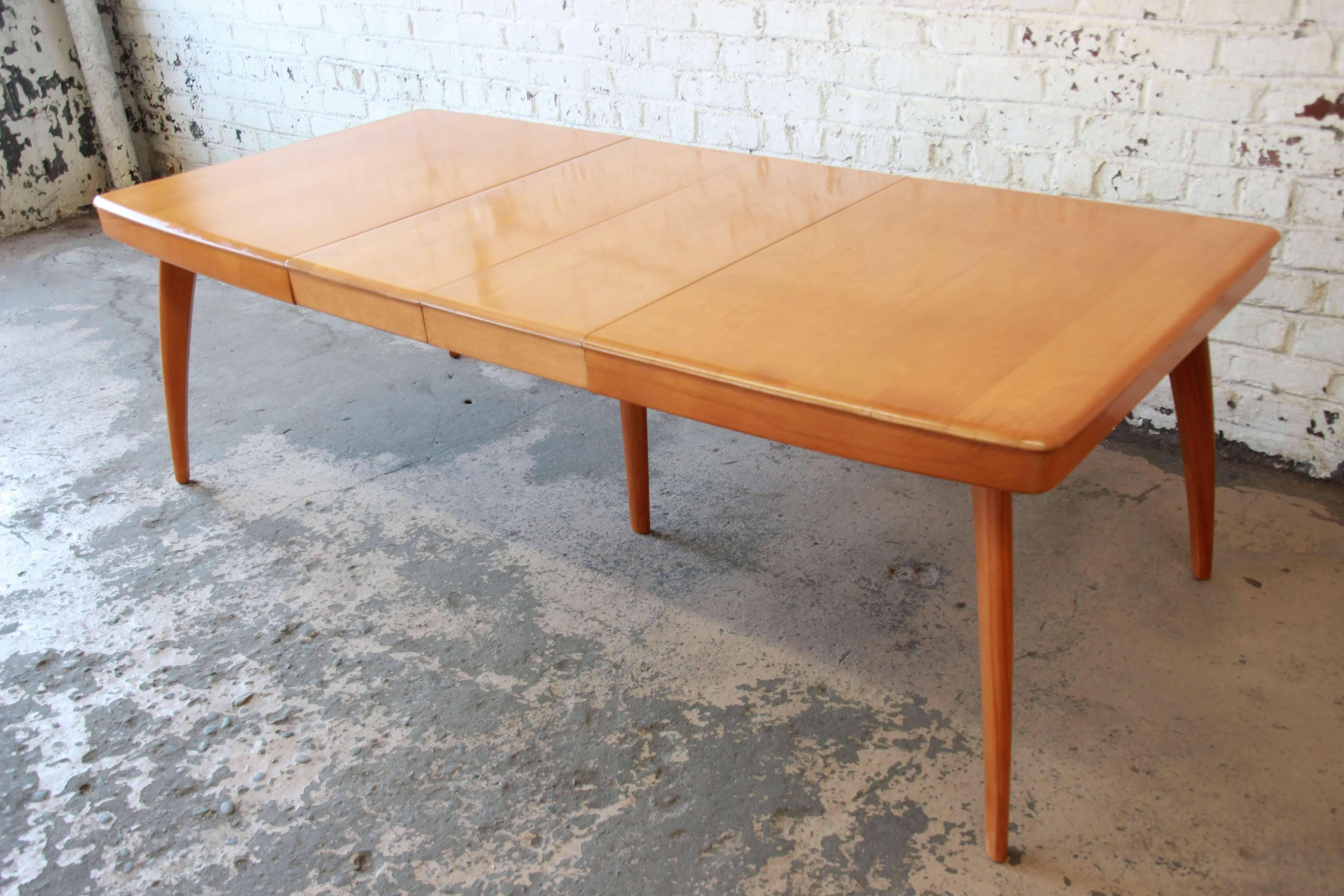 Offering a very nice vintage Heywood-Wakefield extension dining table. The table is made from solid birch and extends to 90