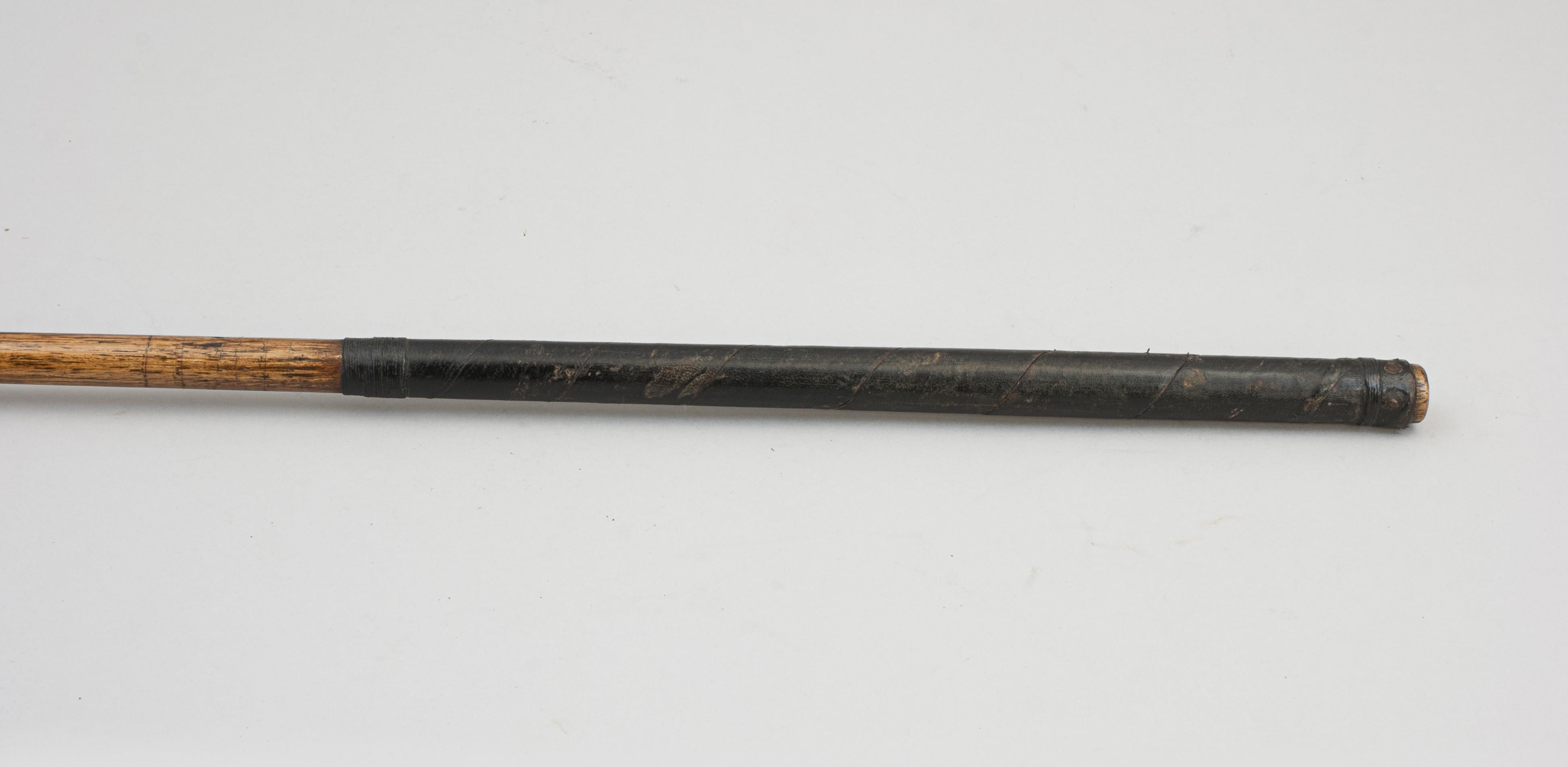 Vintage Hickory Brassie, Golf Club In Good Condition For Sale In Oxfordshire, GB