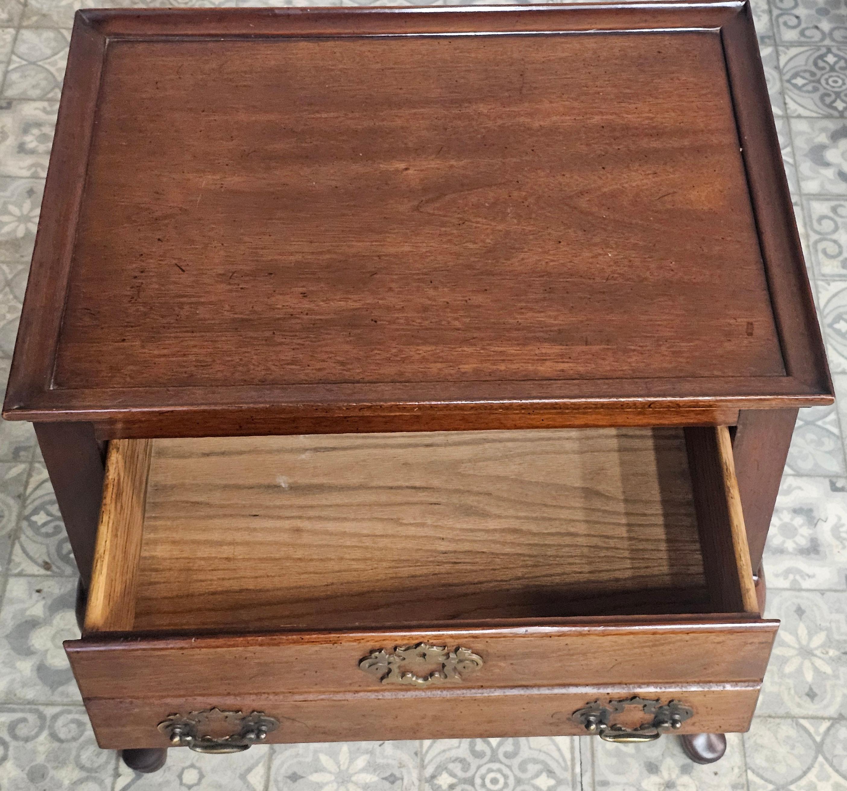 Other Vintage Hickory Chair Co. Chippendale Style Lowboy Dressing Table Silver Chest For Sale