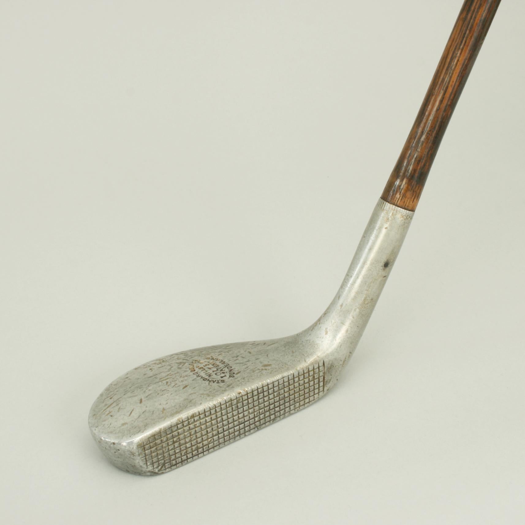 Vintage Hickory Golf Club, Braid Mills Long Nose Putter In Good Condition In Oxfordshire, GB