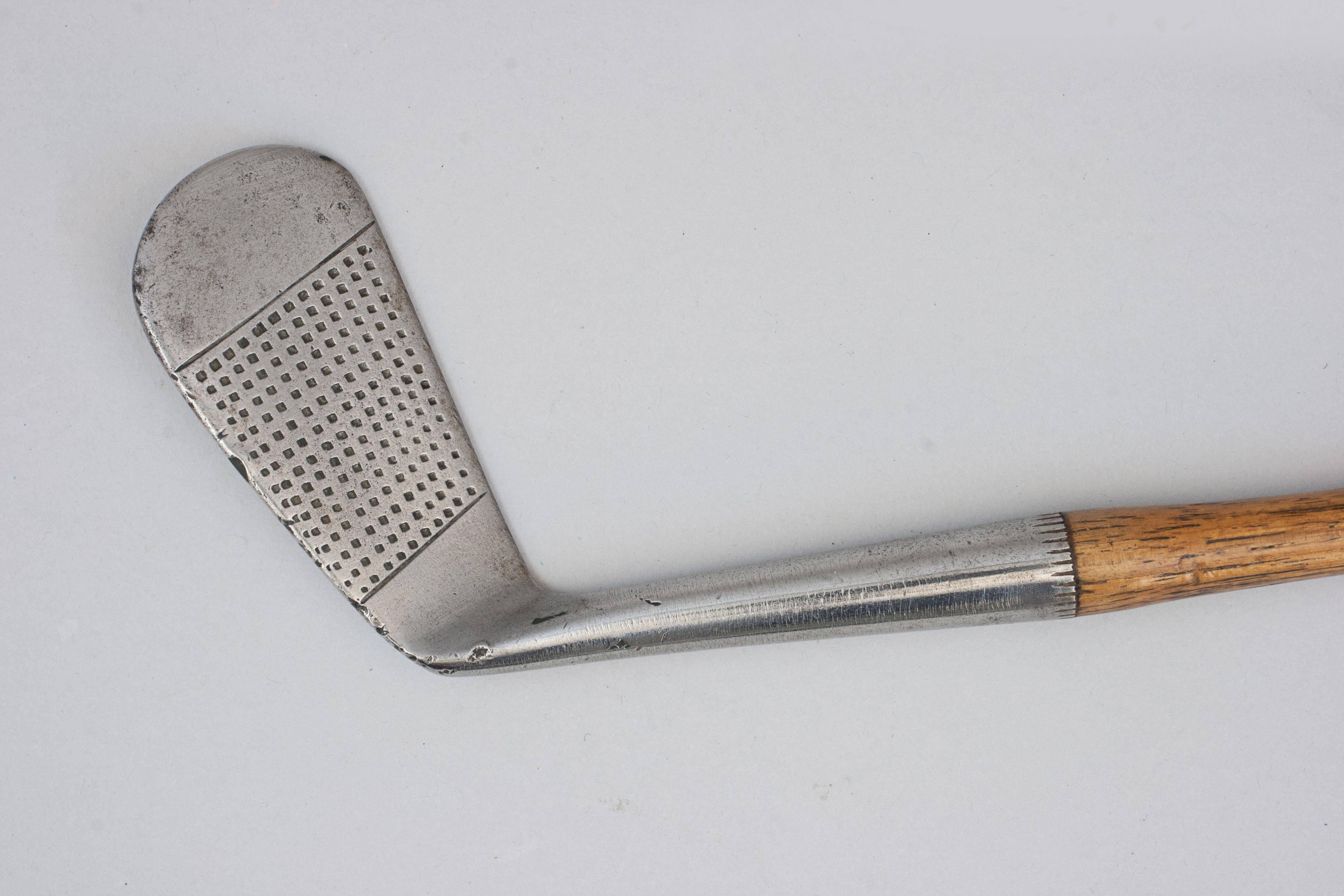 Vintage Hickory Golf Club, Iron, Cann & Taylor. In Good Condition For Sale In Oxfordshire, GB