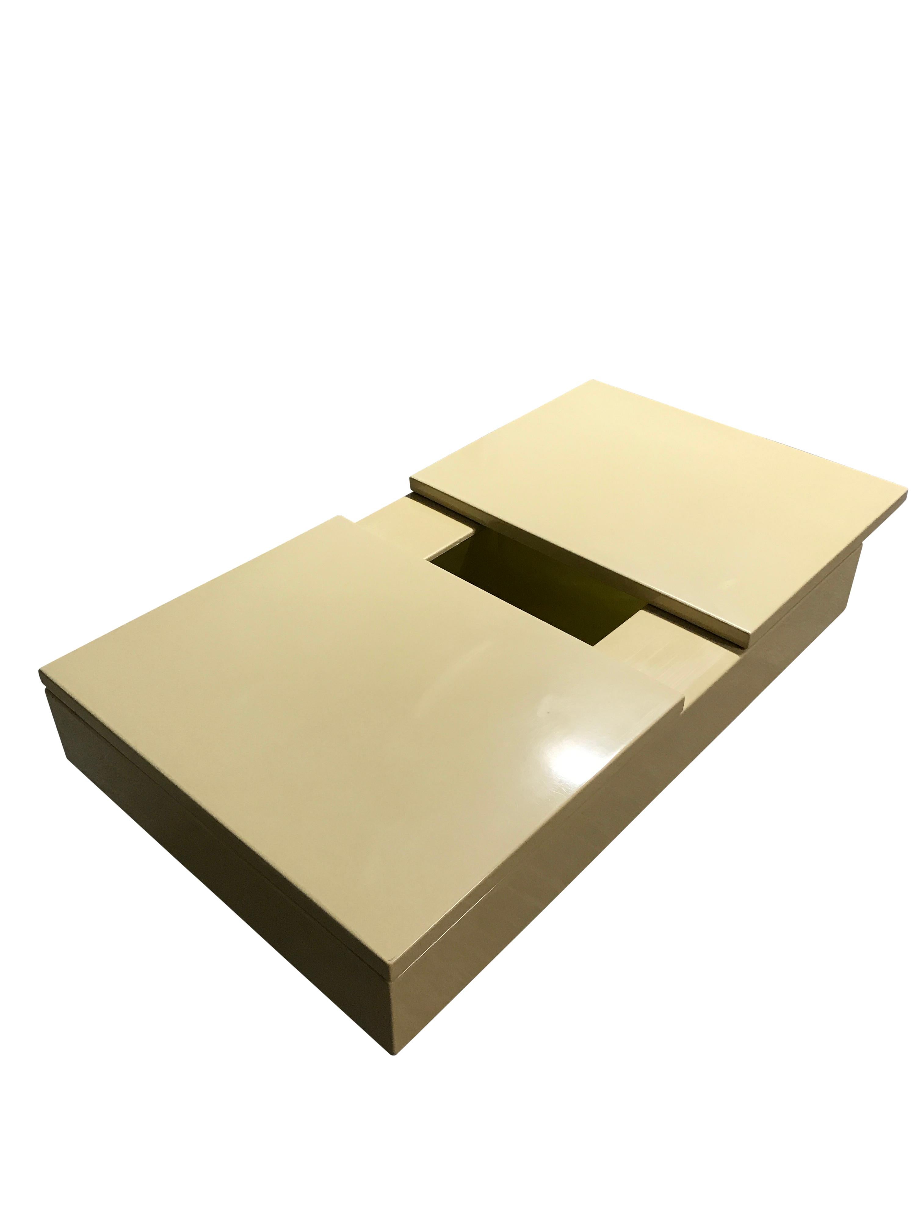 Vintage Hidden Bar Coffee Table, 1970s In Good Condition In Leuven, Vlaams Gewest