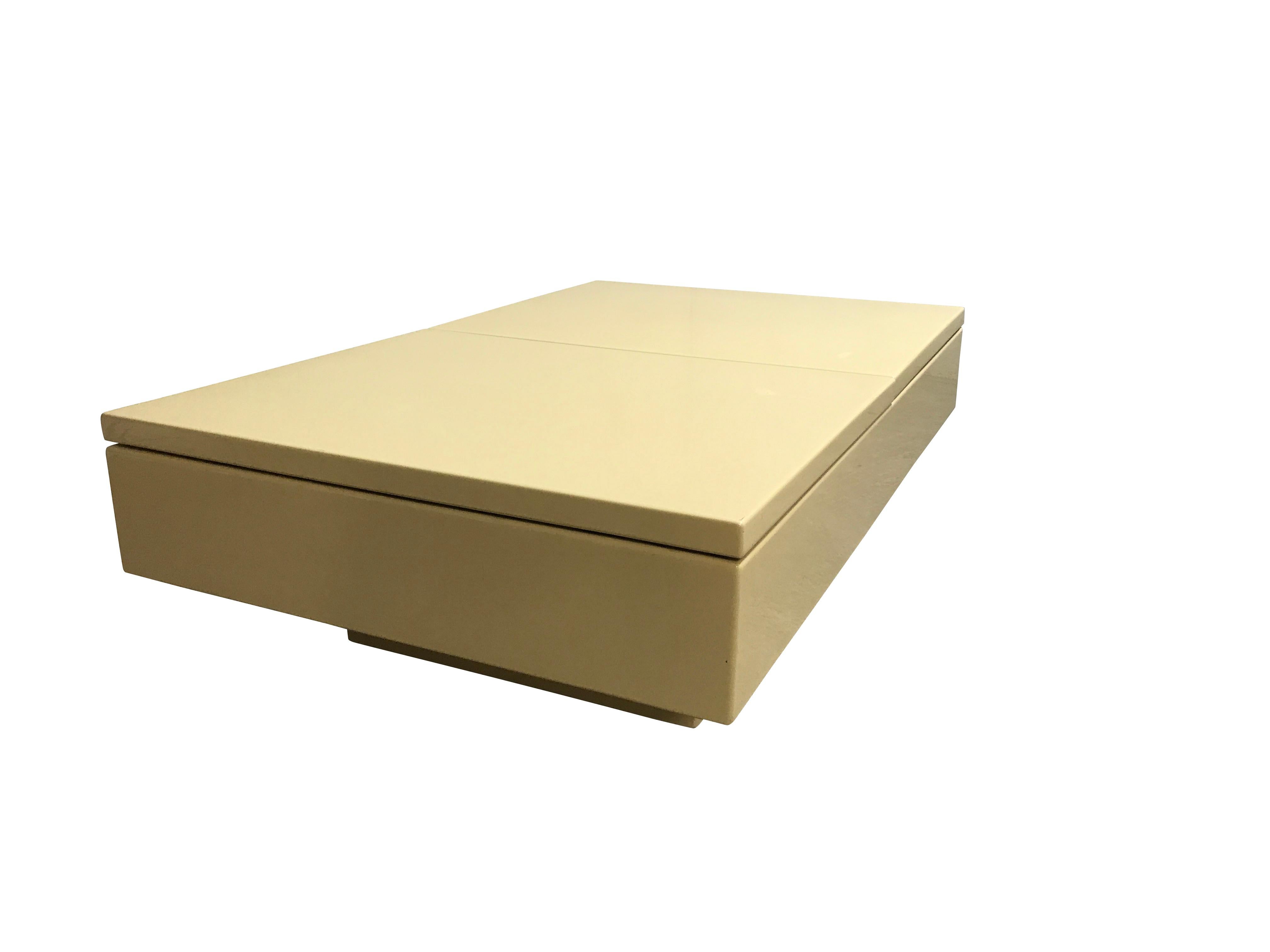 Vintage Hidden Bar Coffee Table, 1970s 2