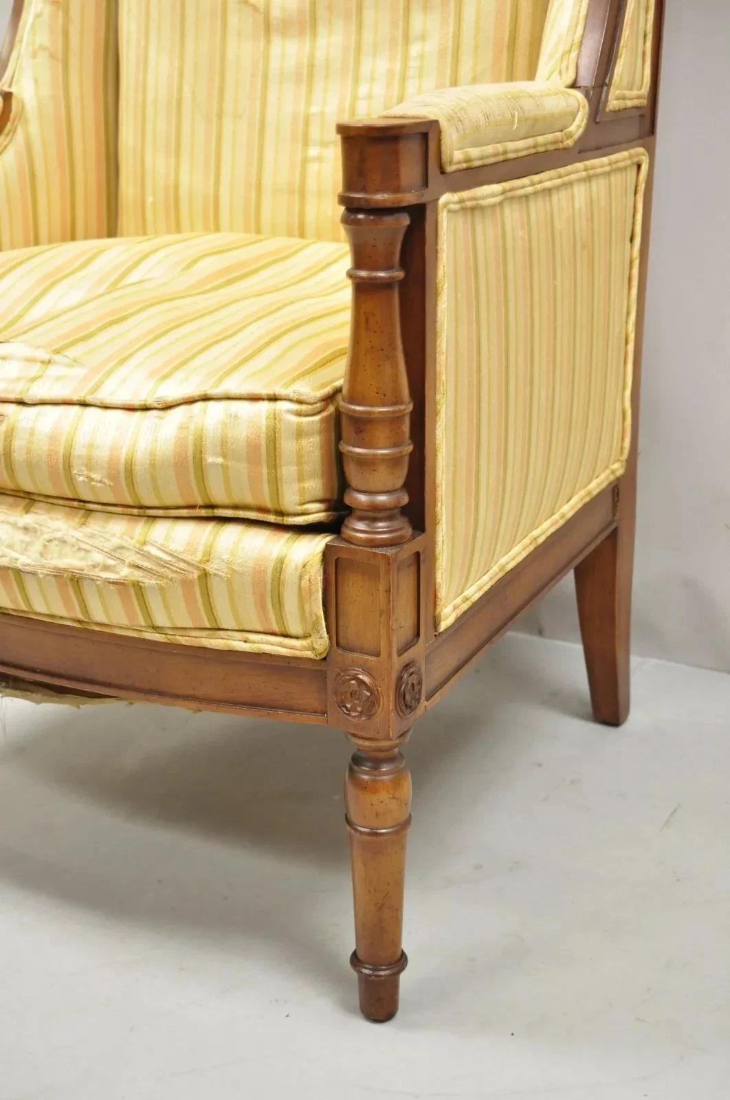 Vintage Respaldo Alto Francés Hollywood Regency Trono Señorial Sillón con Brazos en Bueno estado para la venta en Philadelphia, PA