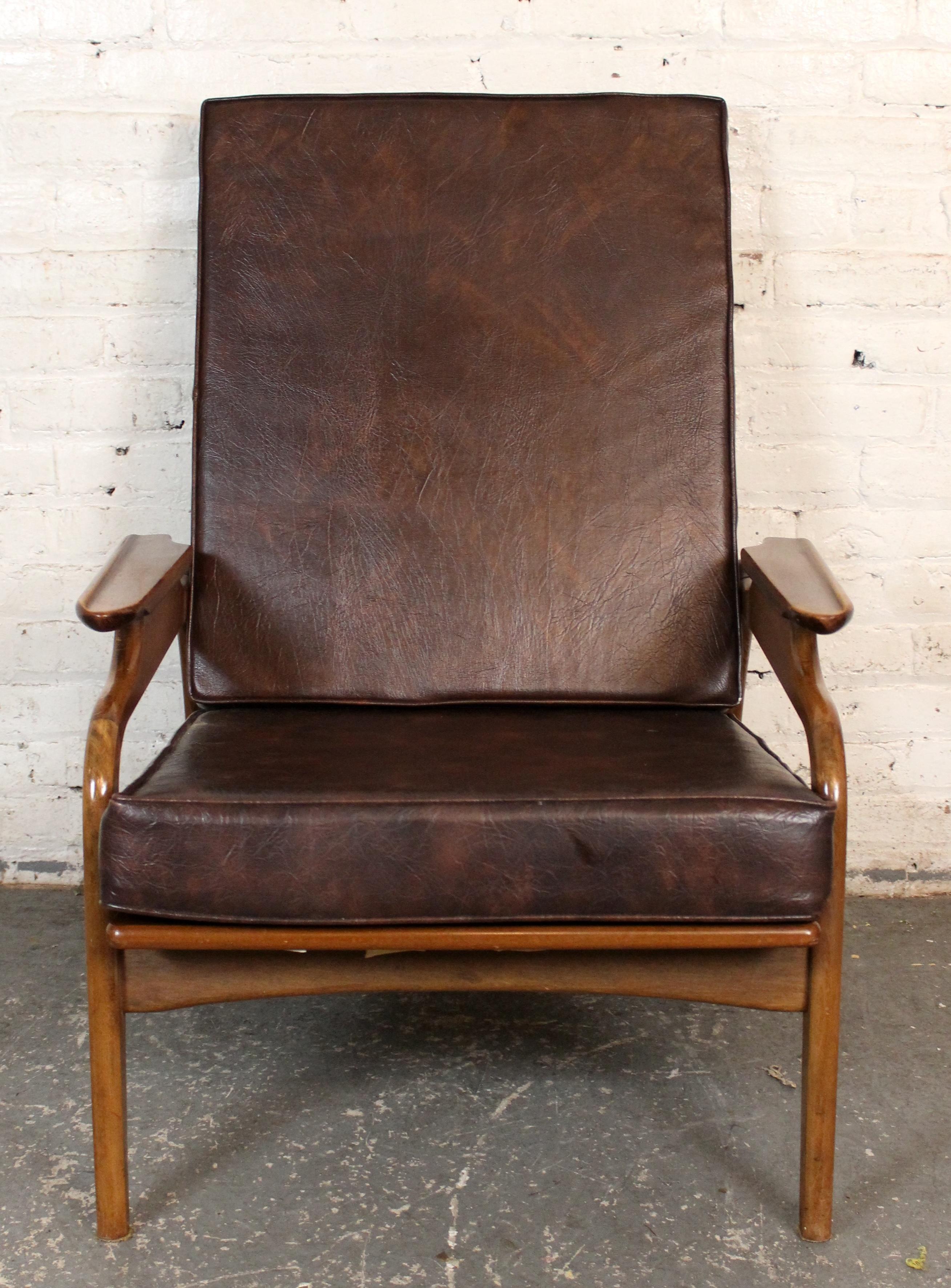 Américain Chaise longue vintage à dossier haut en noyer par Adrian Pearsall pour Craft Associates en vente
