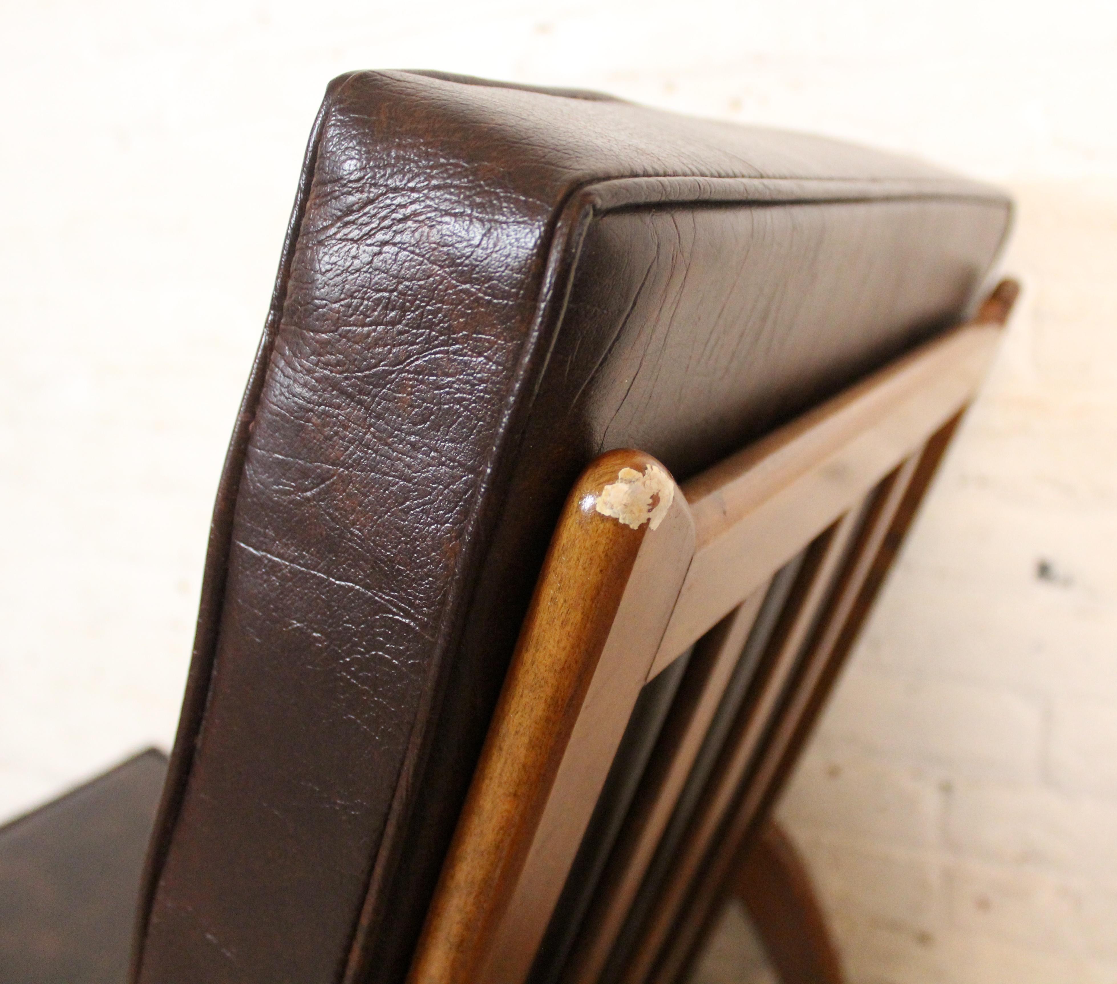 Tissu d'ameublement Chaise longue vintage à dossier haut en noyer par Adrian Pearsall pour Craft Associates en vente