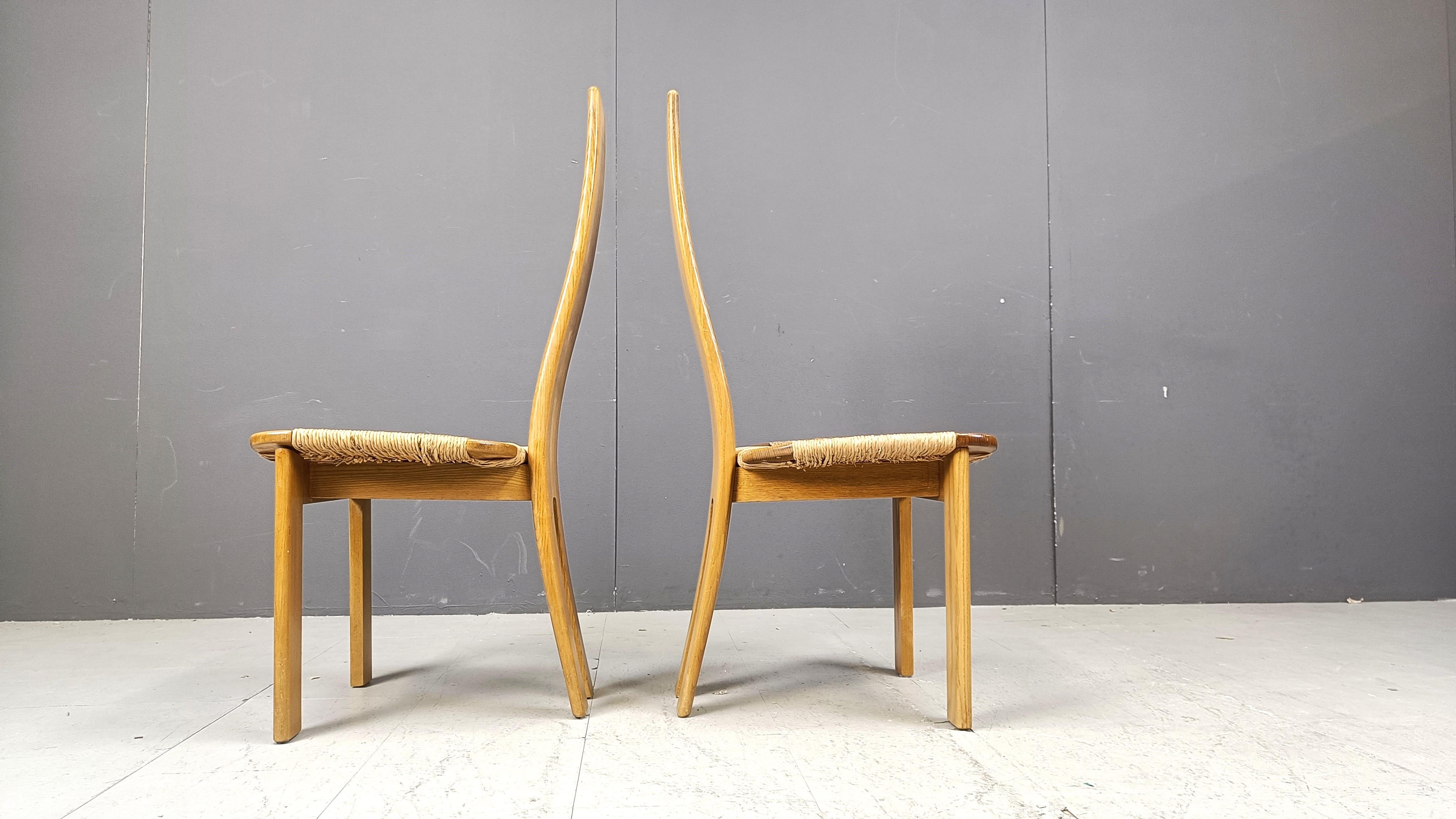 Elegant oak and wicker mid century high back dining chairs.

Beautiful sleek design.

Very good condition

Made in Germany

1960s

Dimensions: 
Height: 108cm
Width x depth: 47cm
Seat height: 45cm

Ref.: 25013006

*Price is for the set

*All images