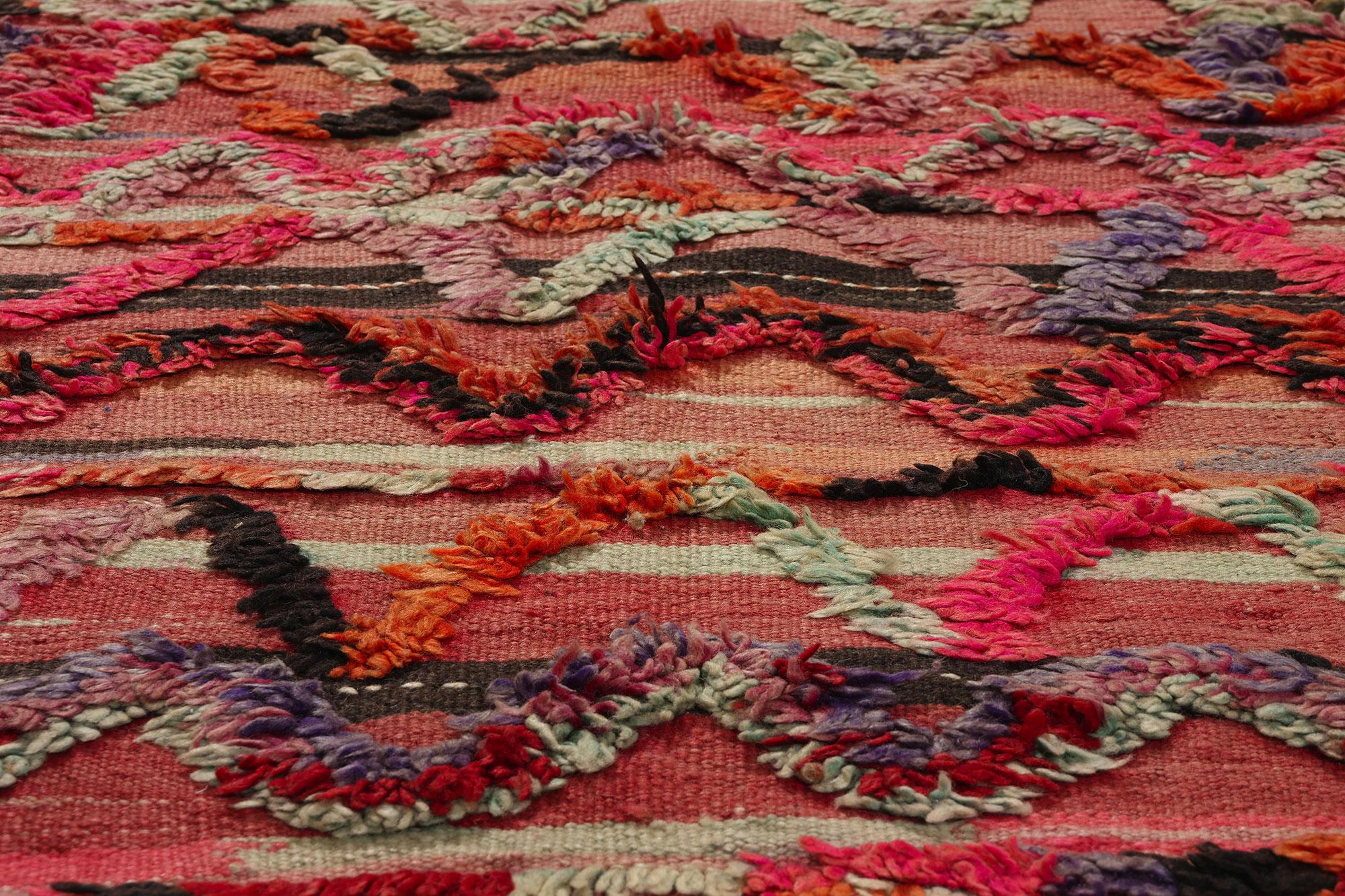 Vintage High-Low Taznakht Marokkanischer Teppich, Stammeszauber trifft auf Boho Chic im Zustand „Starke Gebrauchsspuren“ im Angebot in Dallas, TX