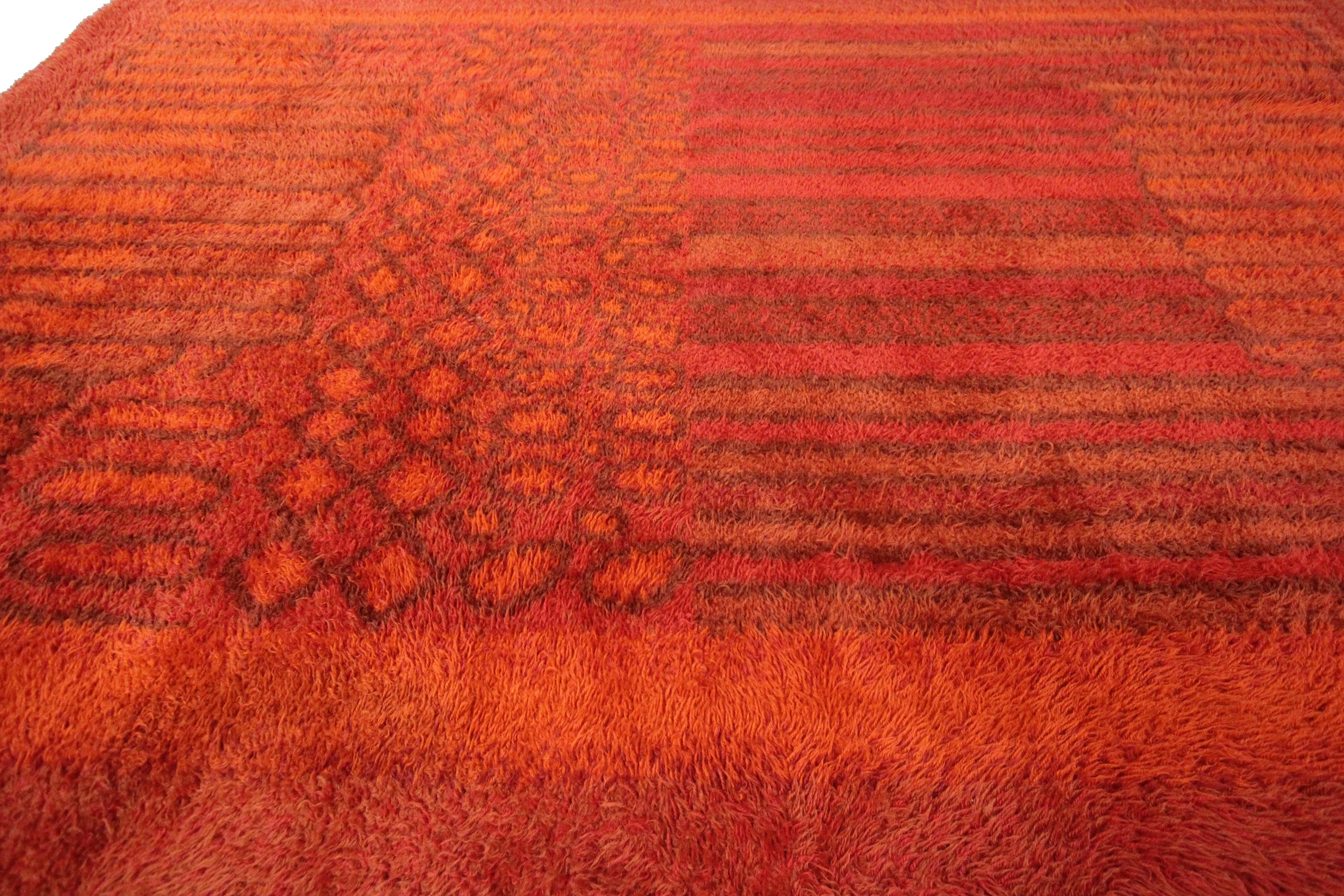 Skandinavischer Rya-Teppich mit hohem Flor, handgefertigt, geometrisch, groß, 6x10 193 cmx305cm (Handgeknüpft) im Angebot