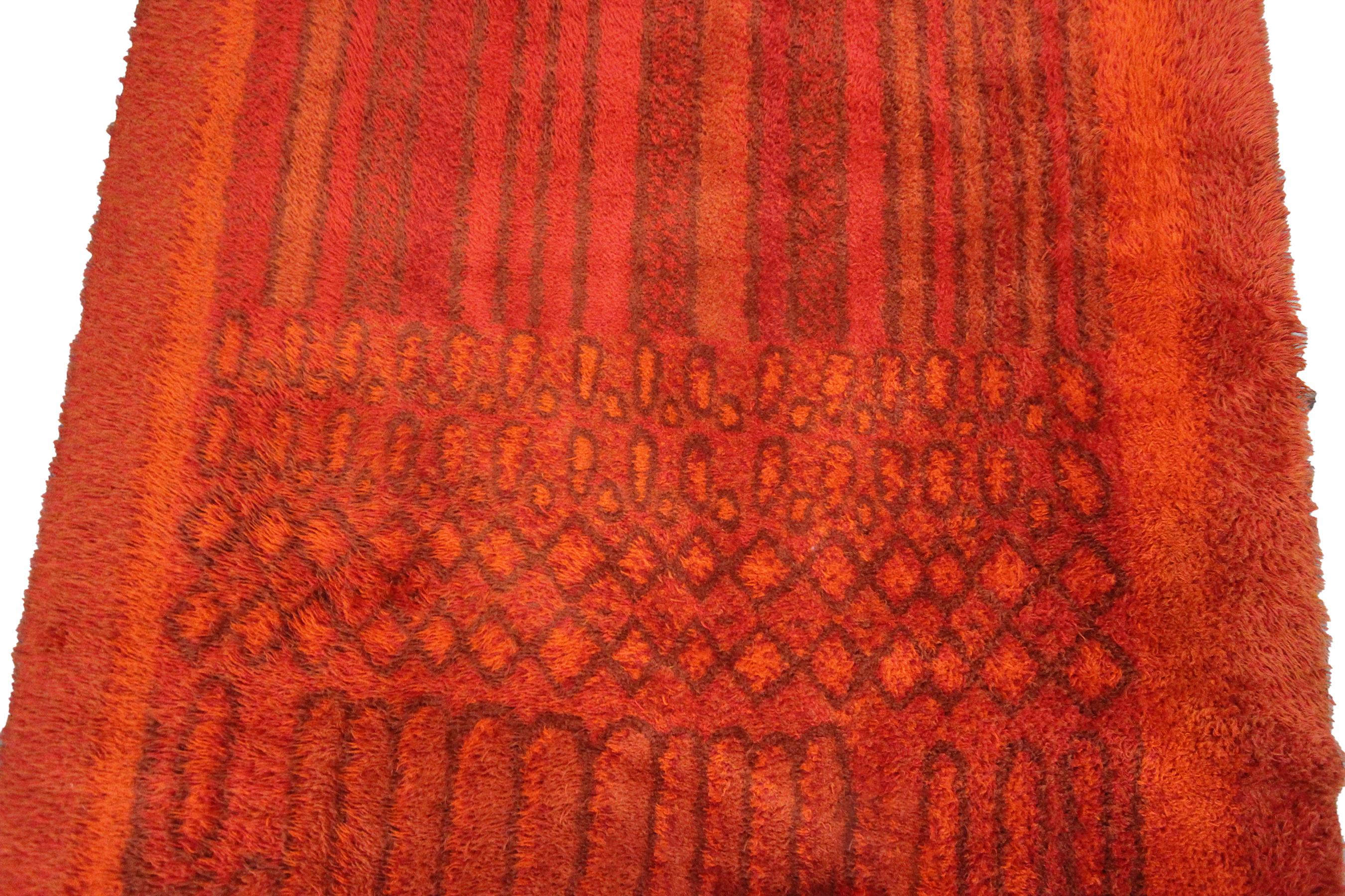 Skandinavischer Rya-Teppich mit hohem Flor, handgefertigt, geometrisch, groß, 6x10 193 cmx305cm im Zustand „Gut“ im Angebot in New York, NY