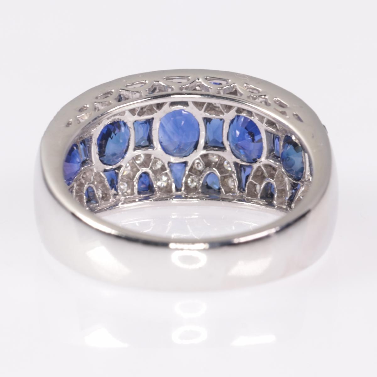 Vintage High Quality 1970s Ring with Diamonds and Sapphire, Great Model For Sale 6