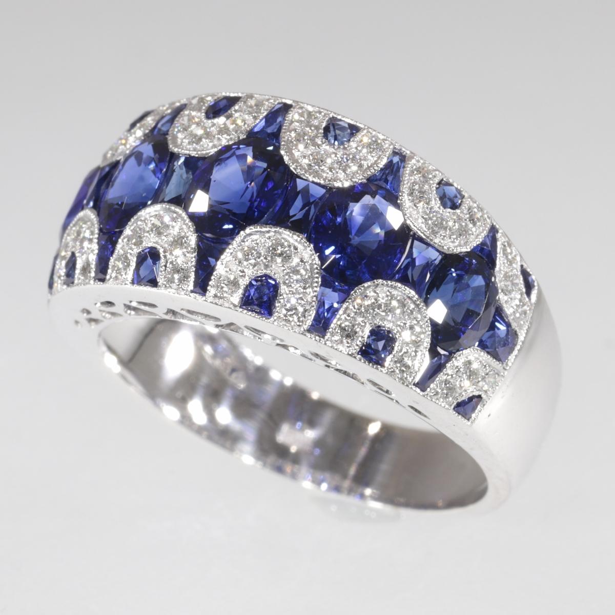 Vintage High Quality 1970s Ring with Diamonds and Sapphire, Great Model In Excellent Condition For Sale In Antwerp, BE