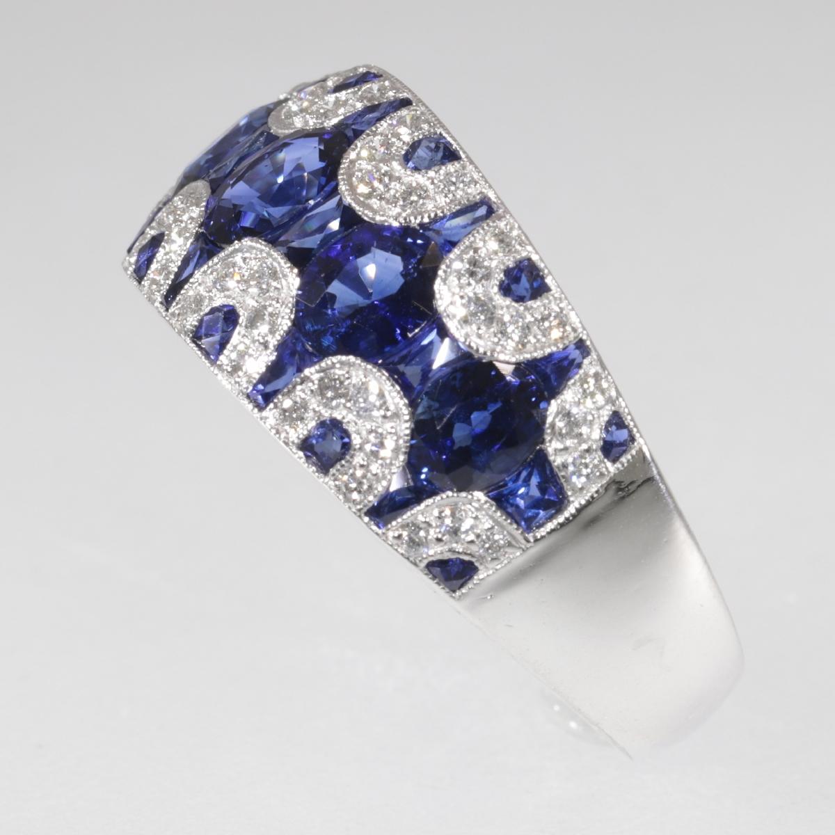 Vintage High Quality 1970s Ring with Diamonds and Sapphire, Great Model For Sale 1