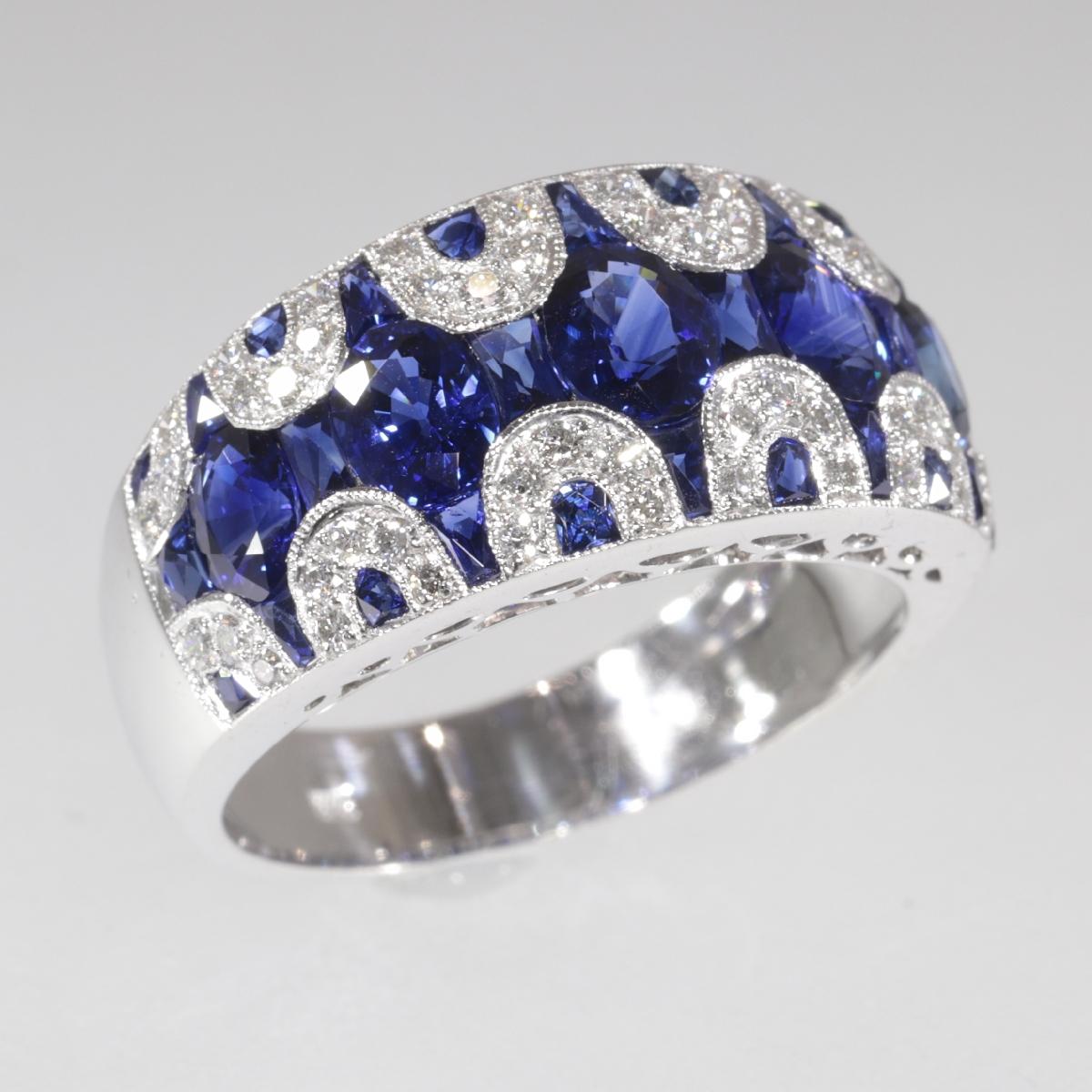 Vintage High Quality 1970s Ring with Diamonds and Sapphire, Great Model For Sale 4