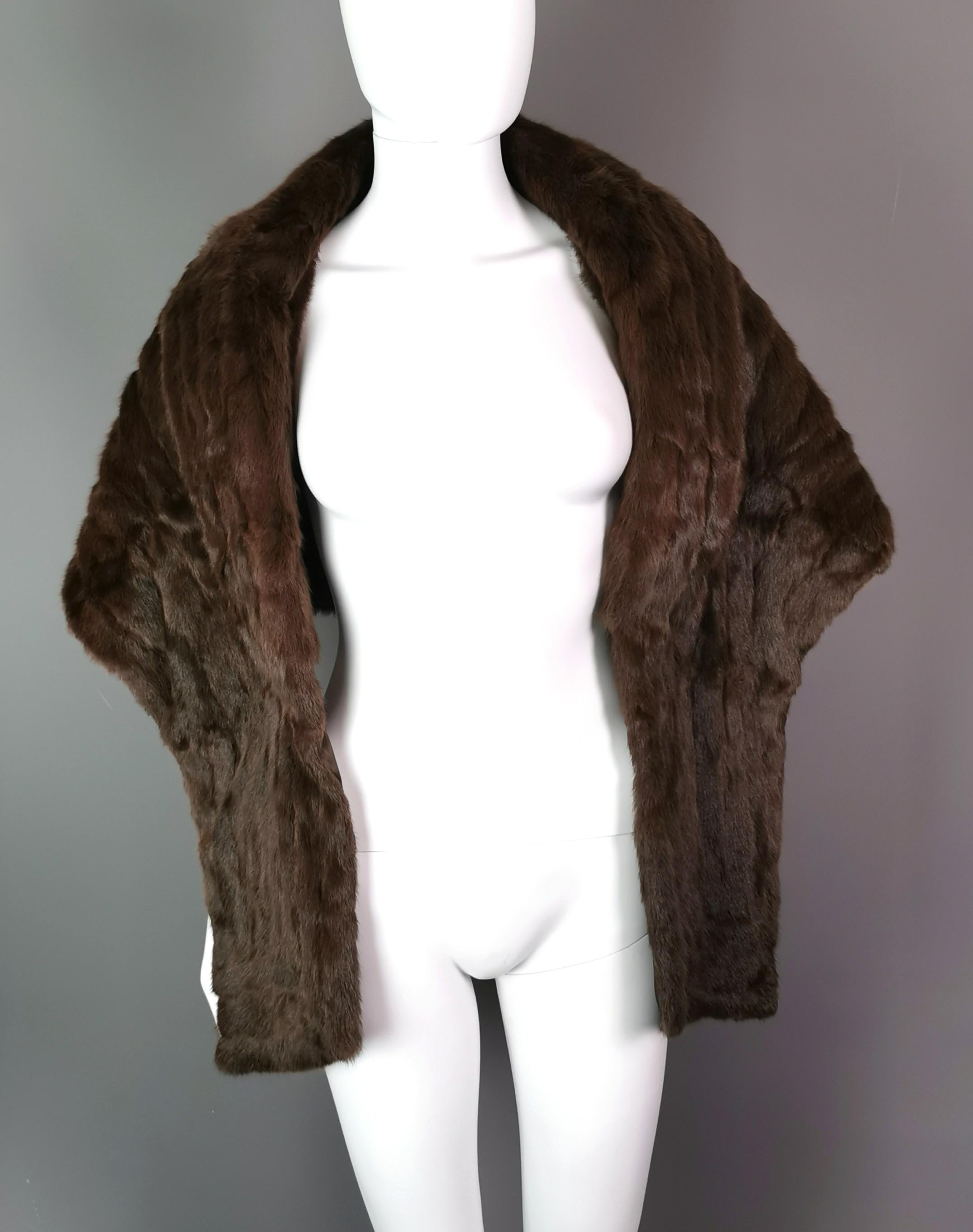 A beautiful vintage luxurious c1950s soft real mink fur stole.

It is a large and very high quality stole, made with super soft mink fur in mahogany brown.

The stole is lined in a rich chocolate brown coloured satin, no fasteners.

Labelled Charles