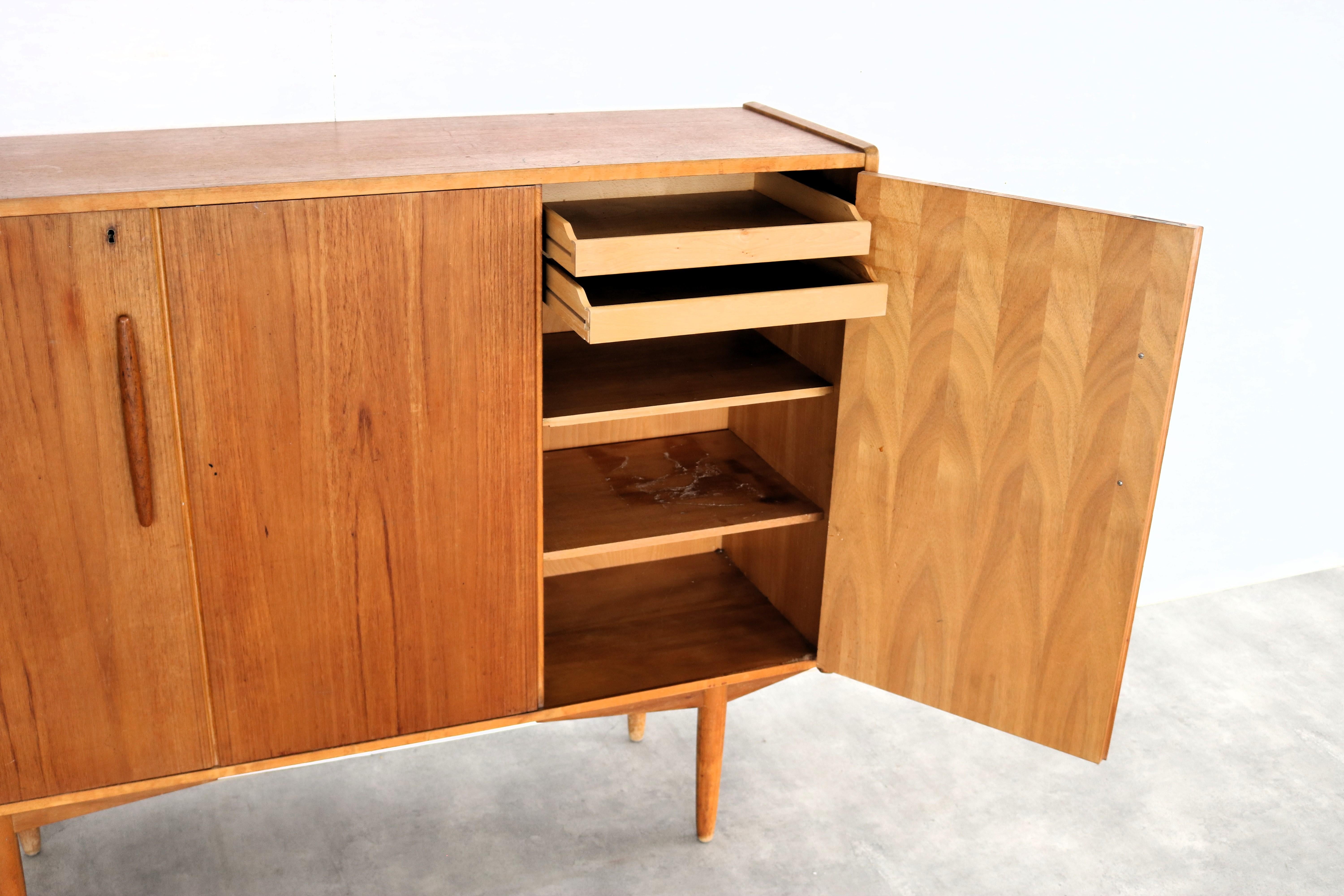 tablero alto vintage  aparador  1960s  Sueco en venta 5