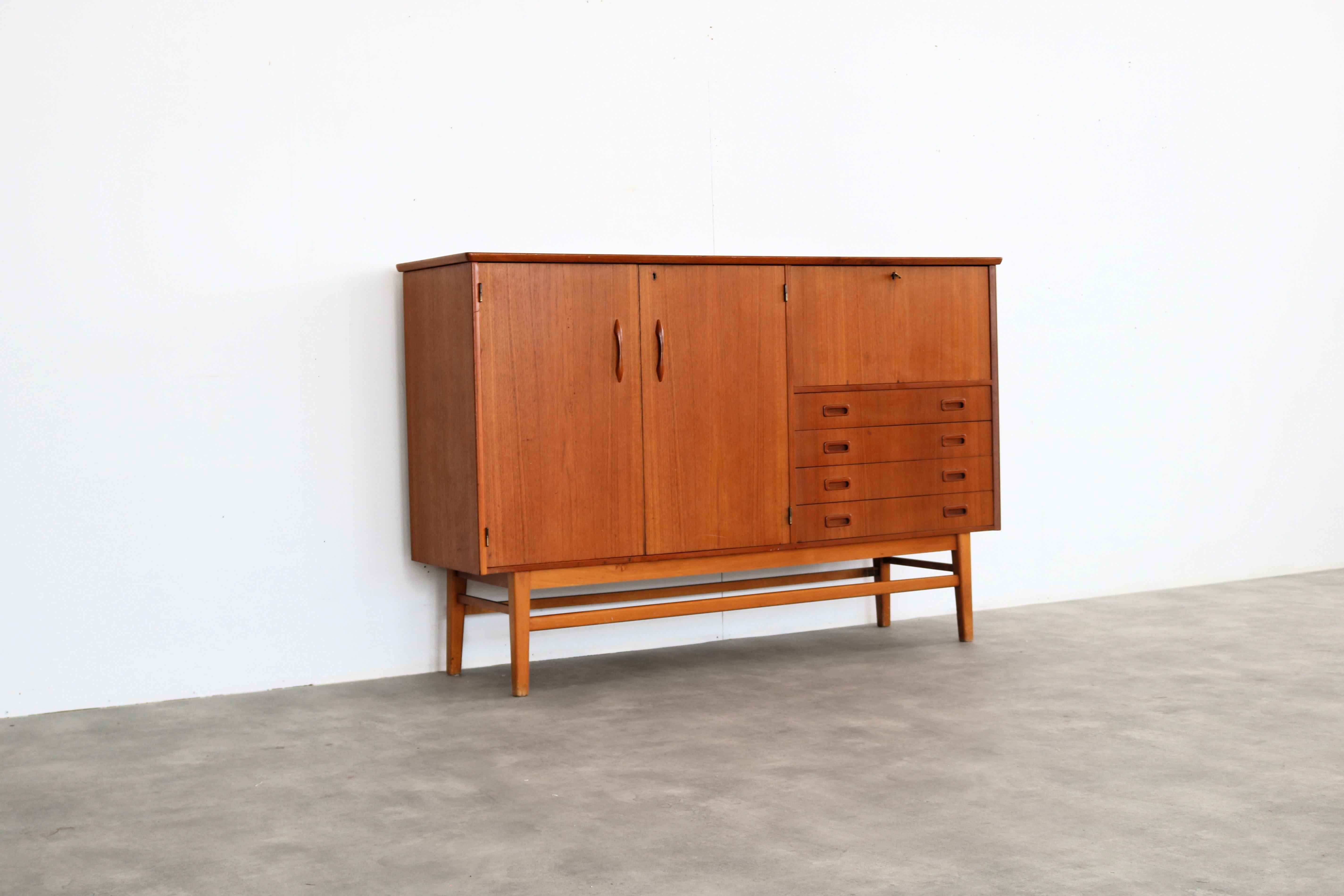 tablero alto vintage  aparador  1960s  Sueco en Bueno estado para la venta en Lemmer, NL