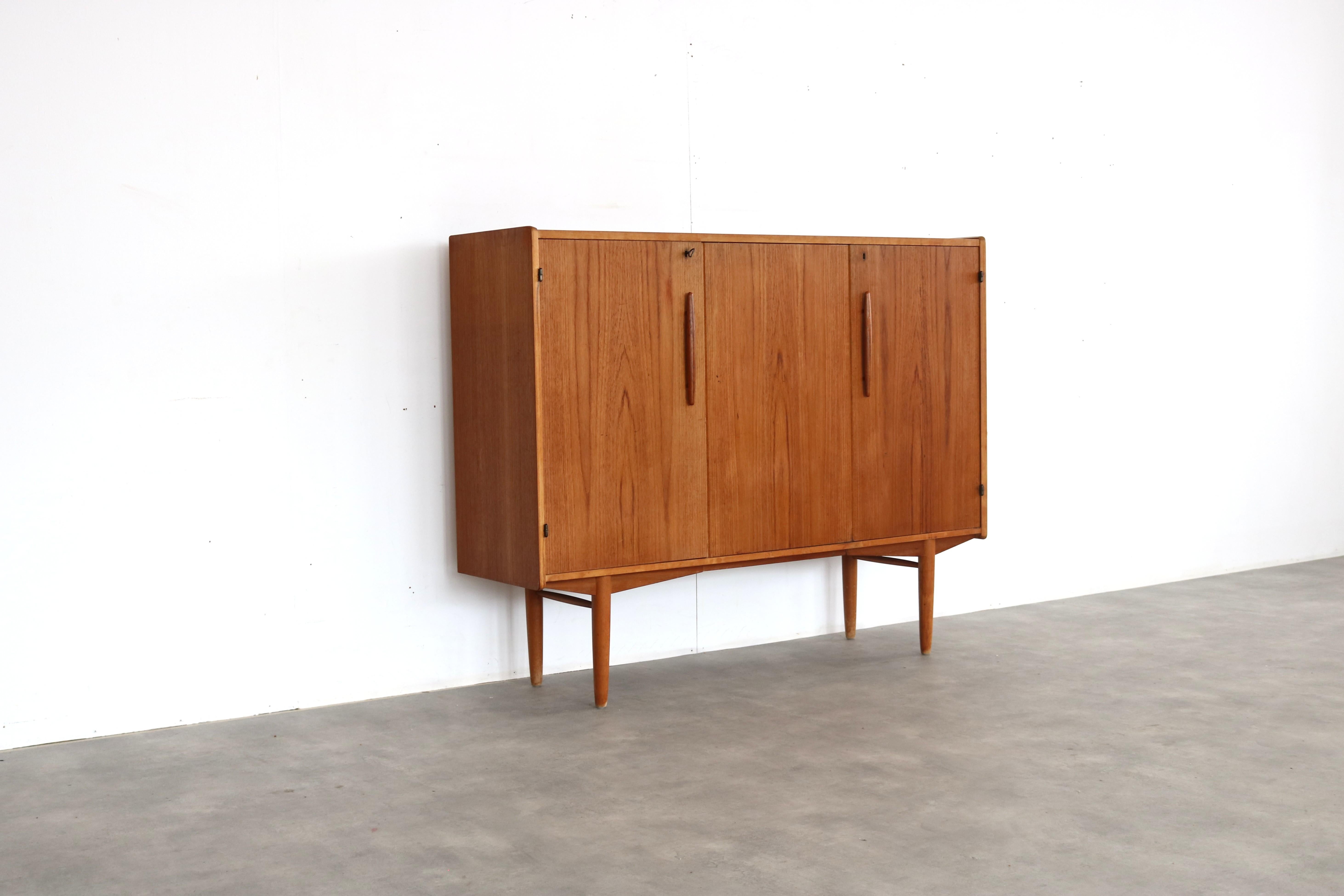 tablero alto vintage  aparador  1960s  Sueco en Bueno estado para la venta en Lemmer, NL