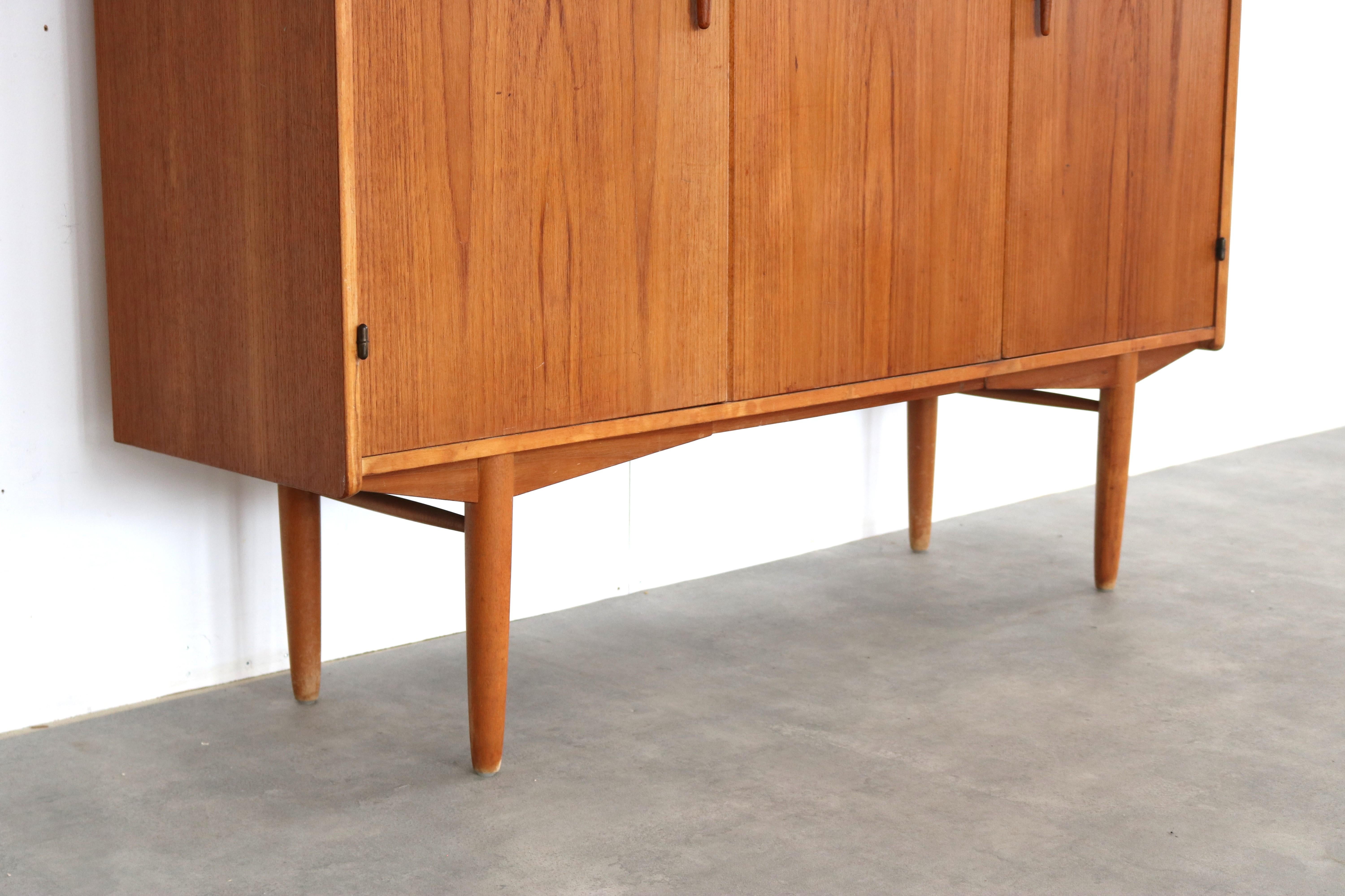 tablero alto vintage  aparador  1960s  Sueco Roble en venta