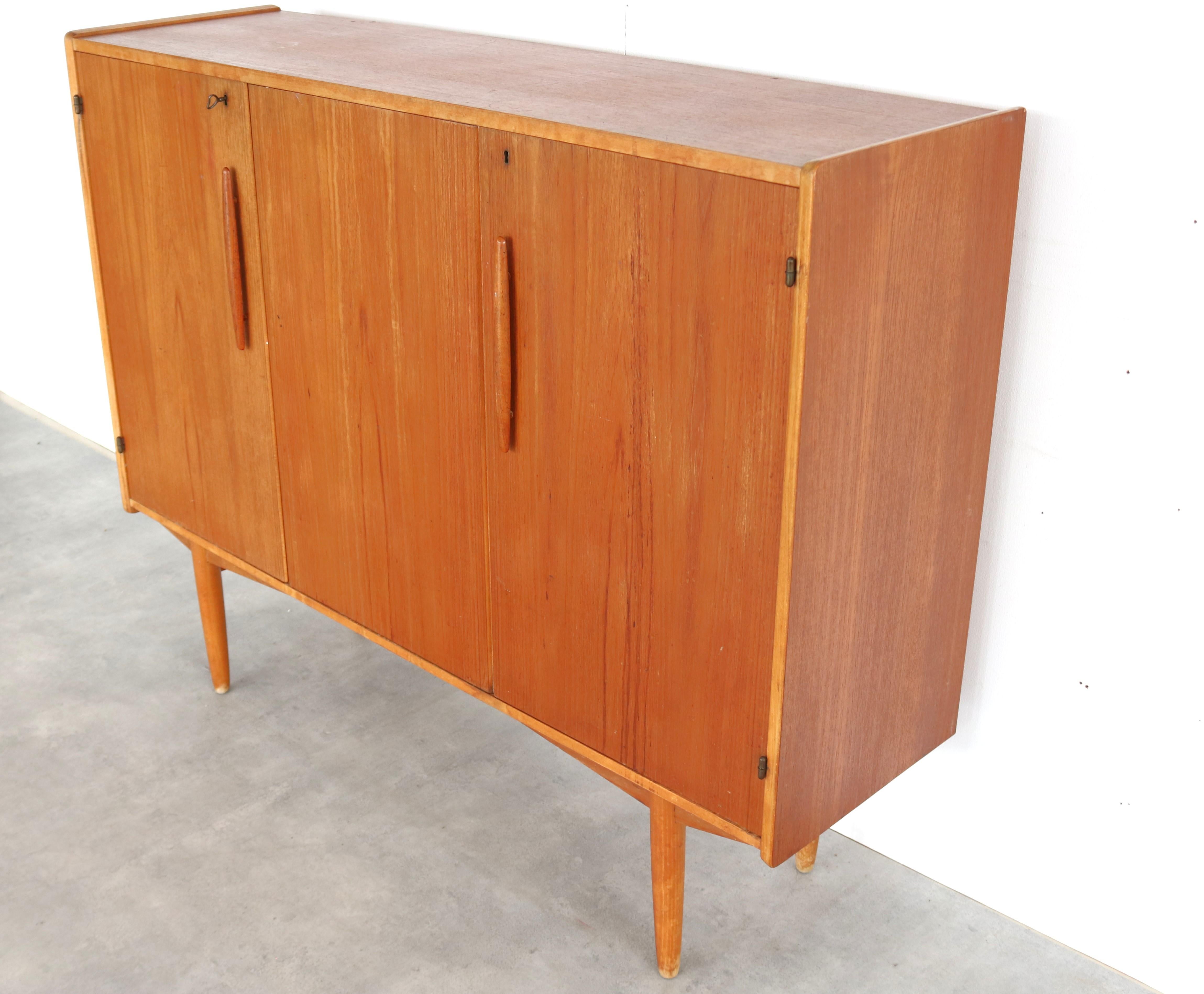 tablero alto vintage  aparador  1960s  Sueco en venta 2