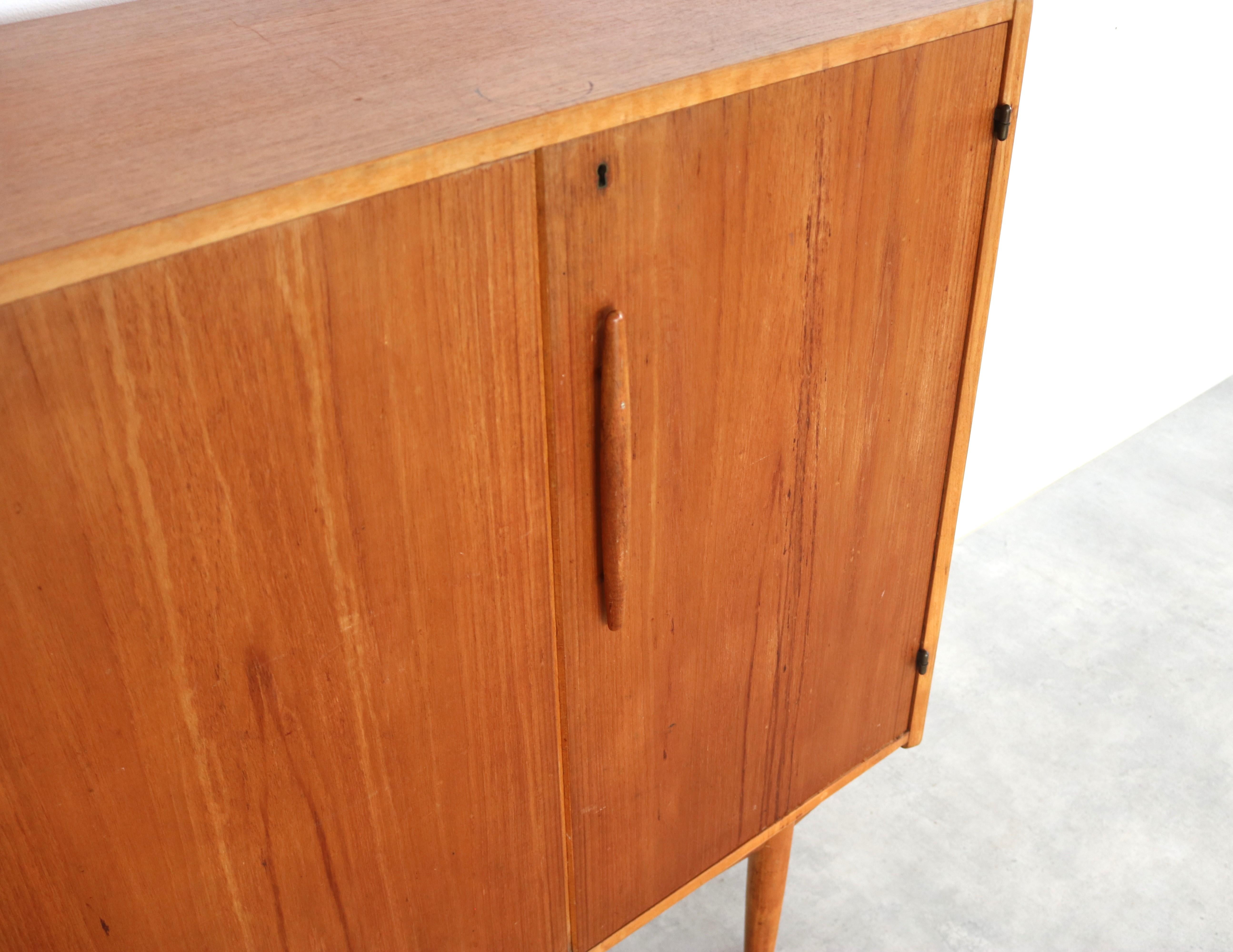 tablero alto vintage  aparador  1960s  Sueco en venta 3
