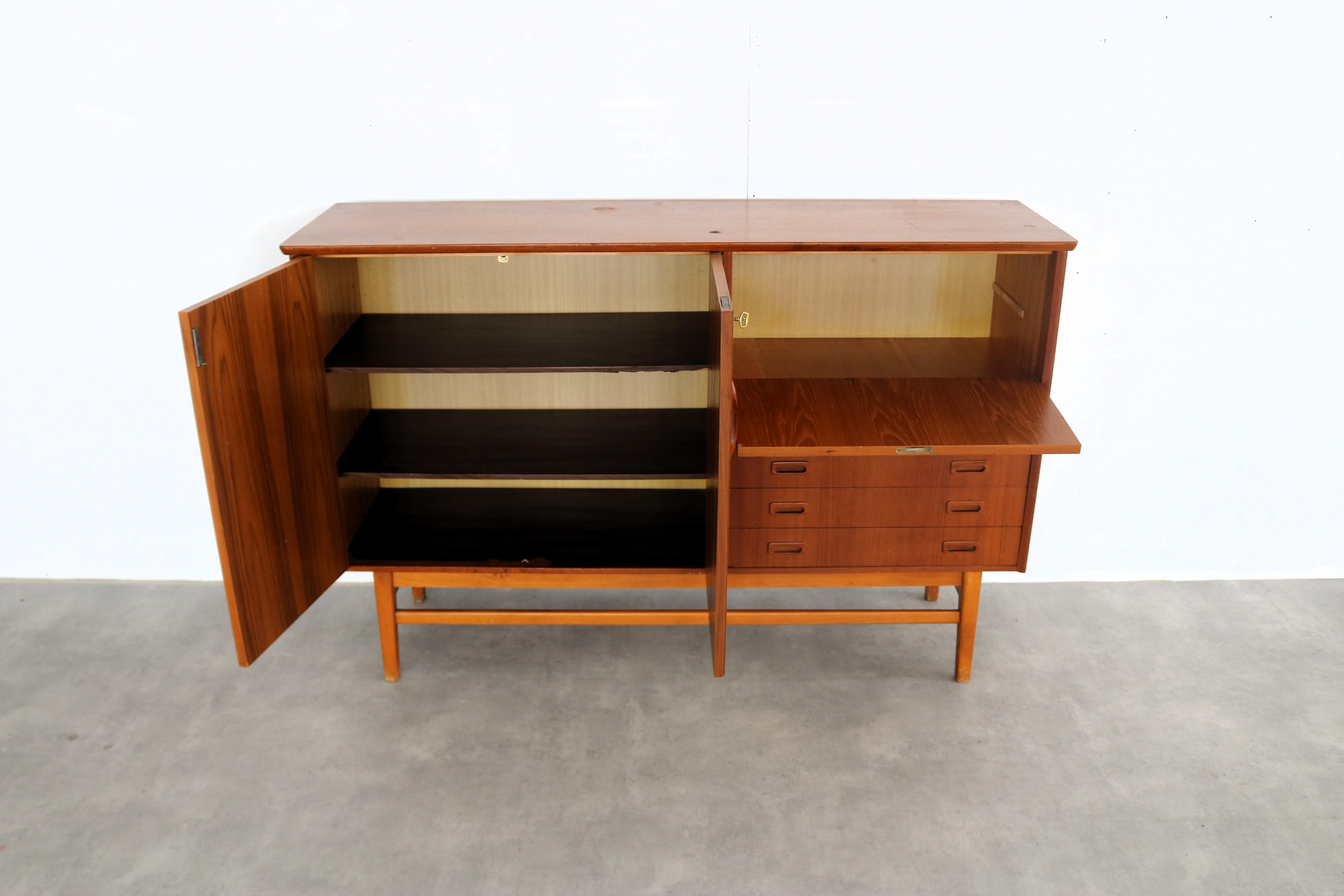tablero alto vintage  aparador  1960s  Sueco en venta 4