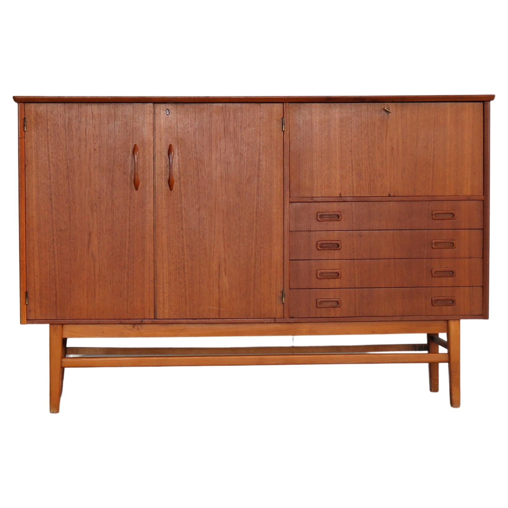 tablero alto vintage  aparador  1960s  Sueco en venta