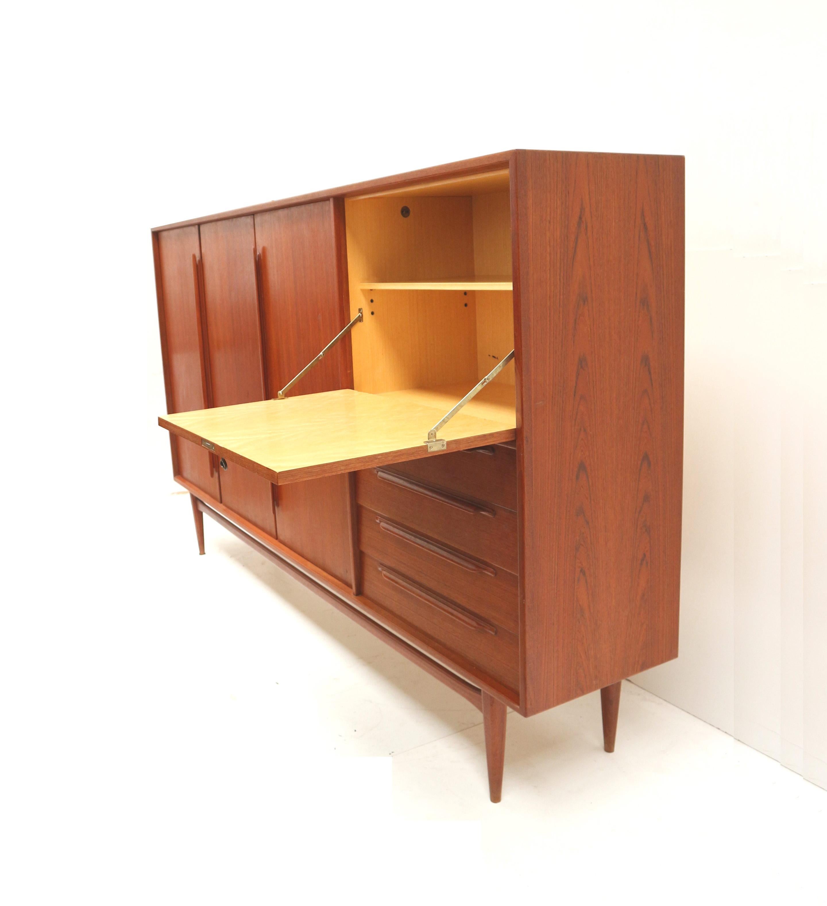 Vintage highboard / sideboard by Heinrich Riestenpatt made in the 60s For Sale 4