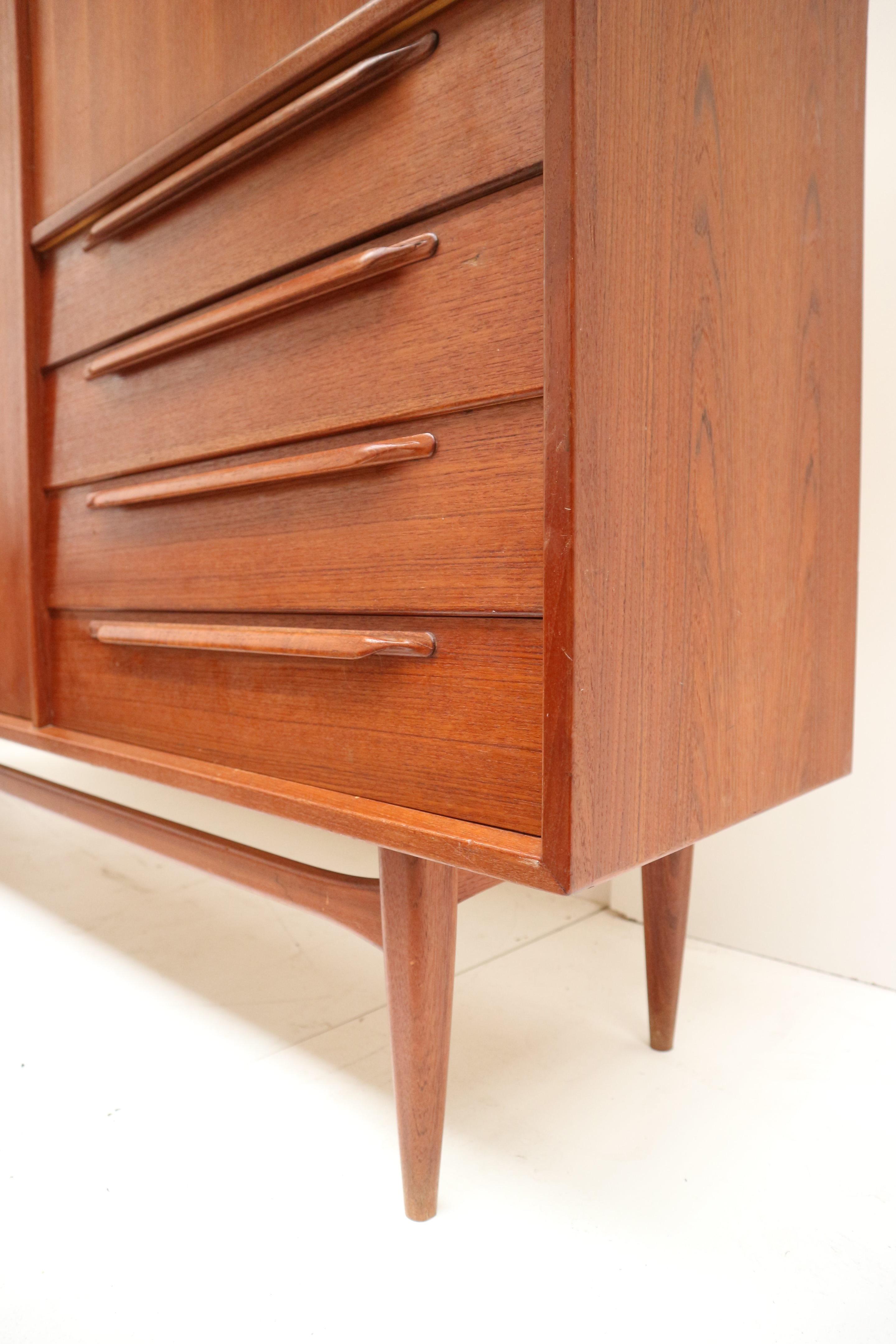 Vintage highboard / sideboard by Heinrich Riestenpatt made in the 60s For Sale 8