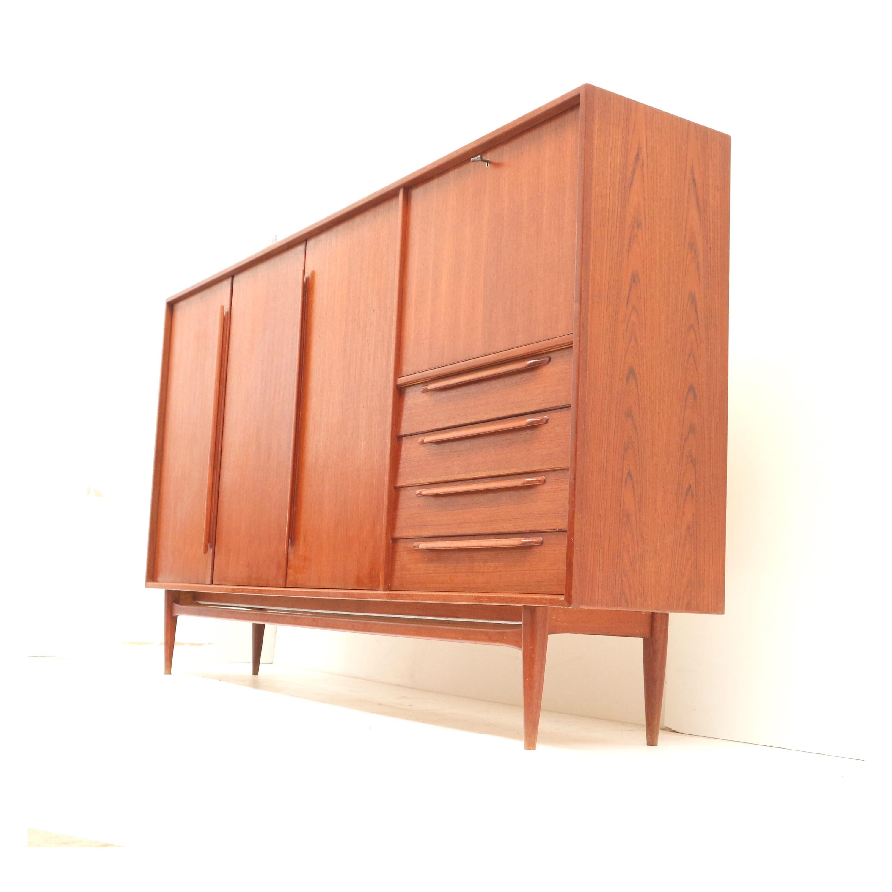 Vintage highboard / sideboard by Heinrich Riestenpatt made in the 60s In Good Condition For Sale In Breda, NB