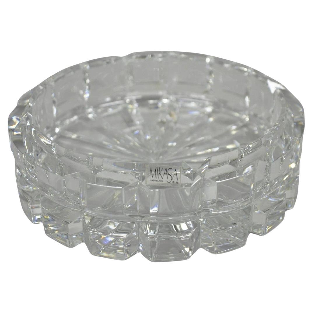 Vintage Highcrest by Mikasa Grande 7" in vetro piombato posacenere modello cubo in vendita