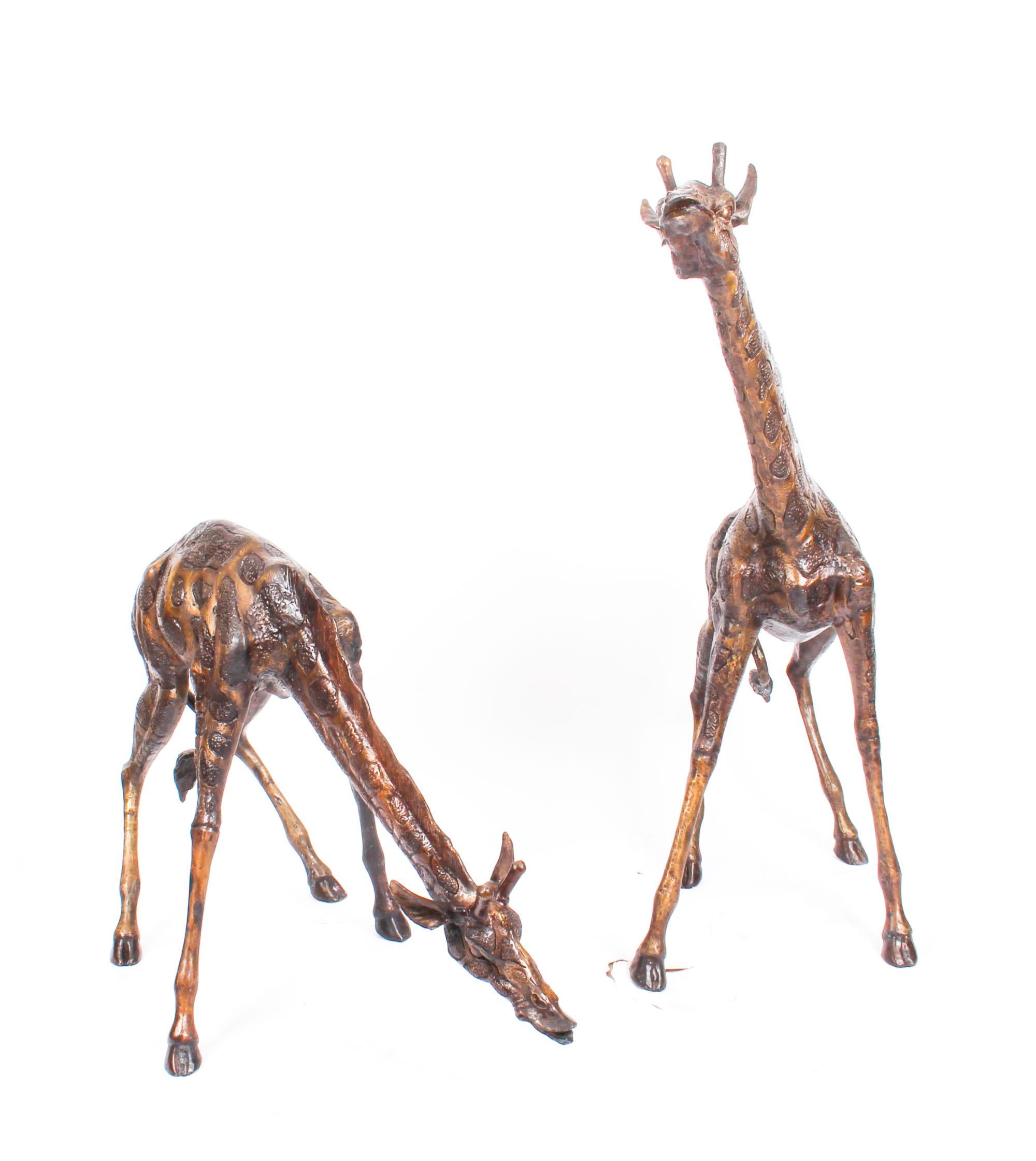 Vintage Highly Detailed Pair of Large Bronze Giraffes Late 20th Century For Sale 7
