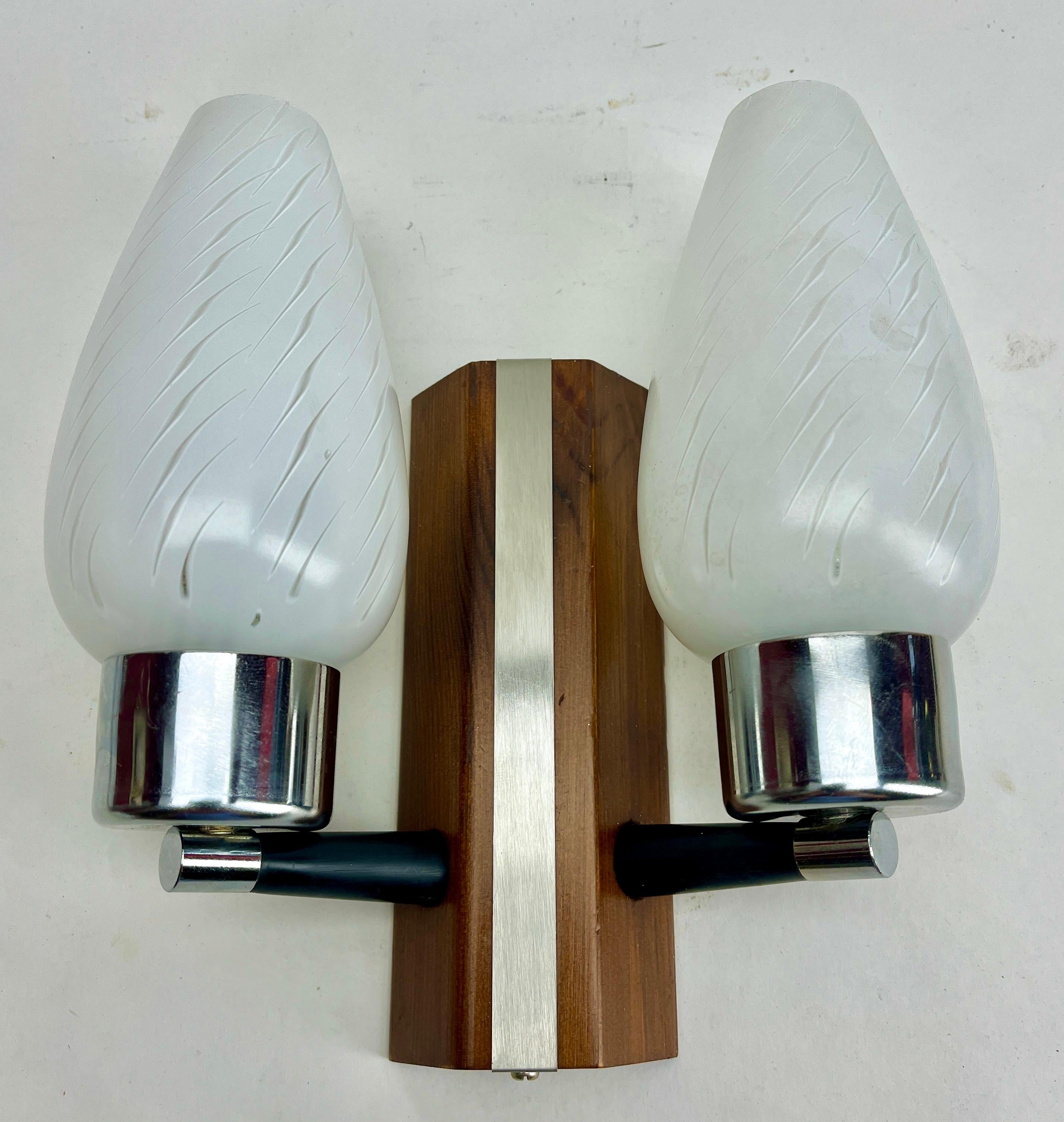 Vintage Hillebrand, Pair of 2 Arm Wall Mount Lamp, the 1960s In Good Condition For Sale In Verviers, BE