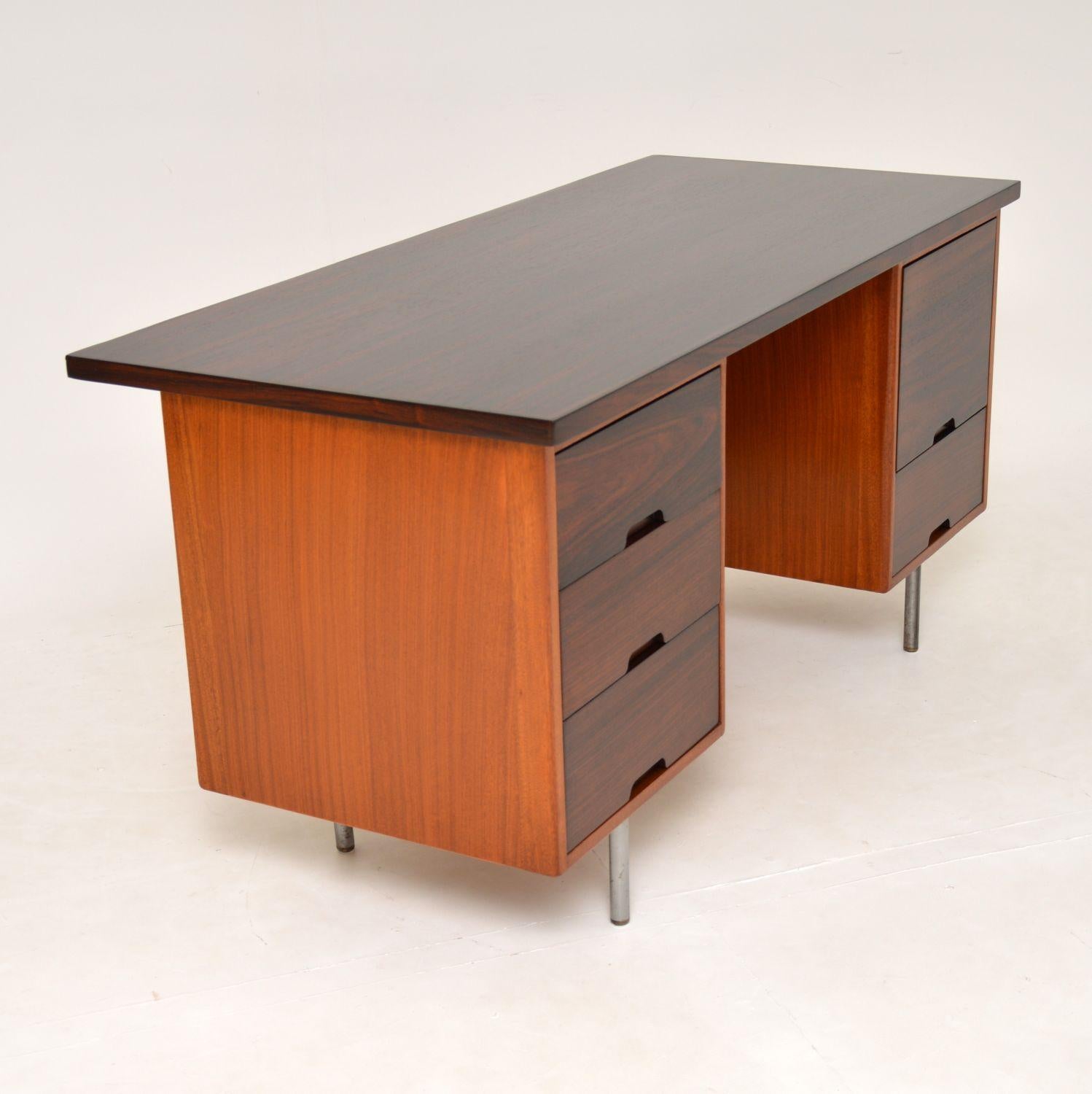 Hilleplan-Schreibtisch von Robin Day, Vintage (Moderne der Mitte des Jahrhunderts) im Angebot