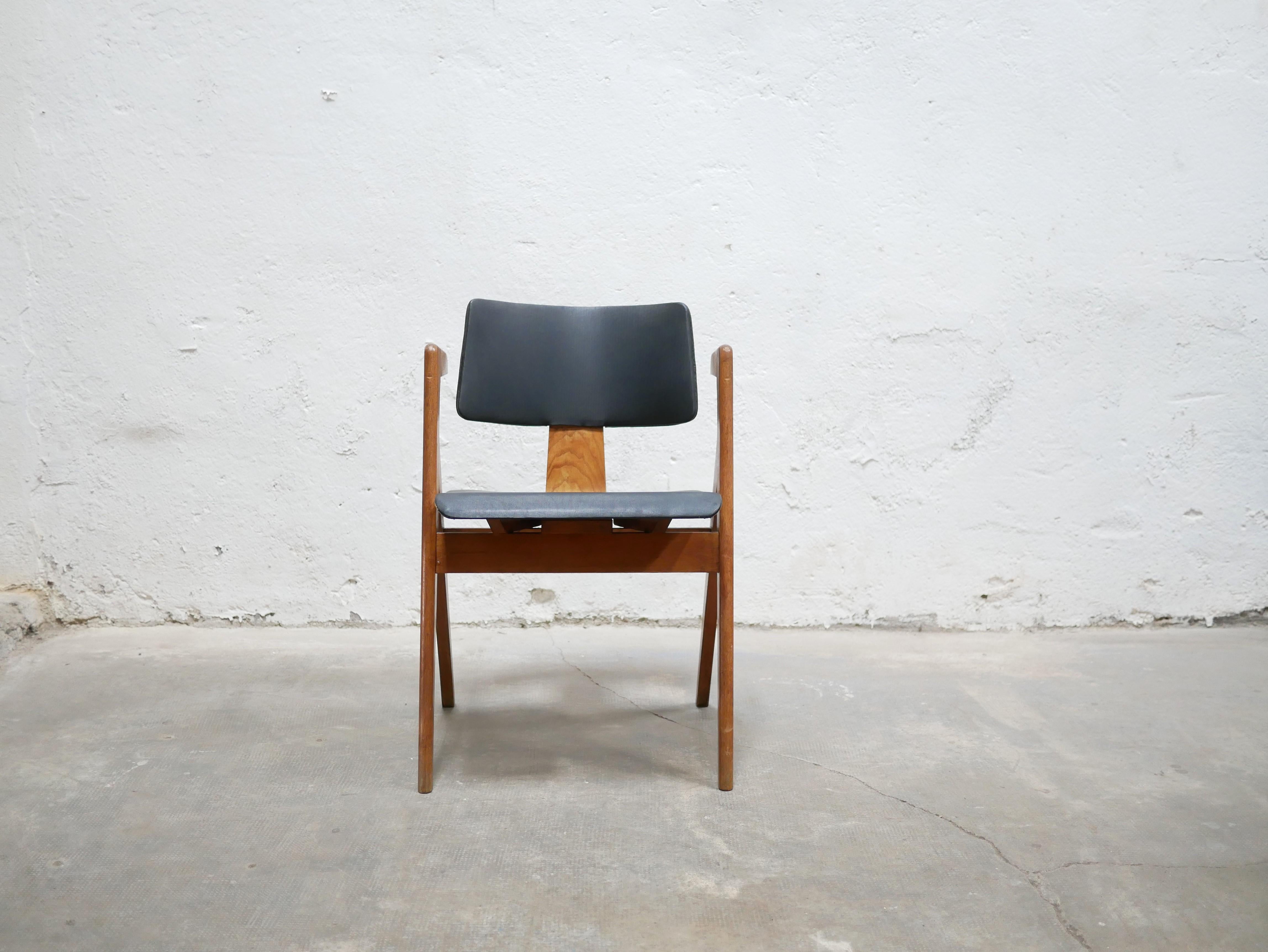 Sessel, Modell Hillestak, entworfen von den englischen Designern Lucienne und Robin Day für Hille International Editions in den 1950er Jahren.

Der ästhetische, designorientierte und bequeme Sessel fügt sich perfekt in eine aktuelle und trendige