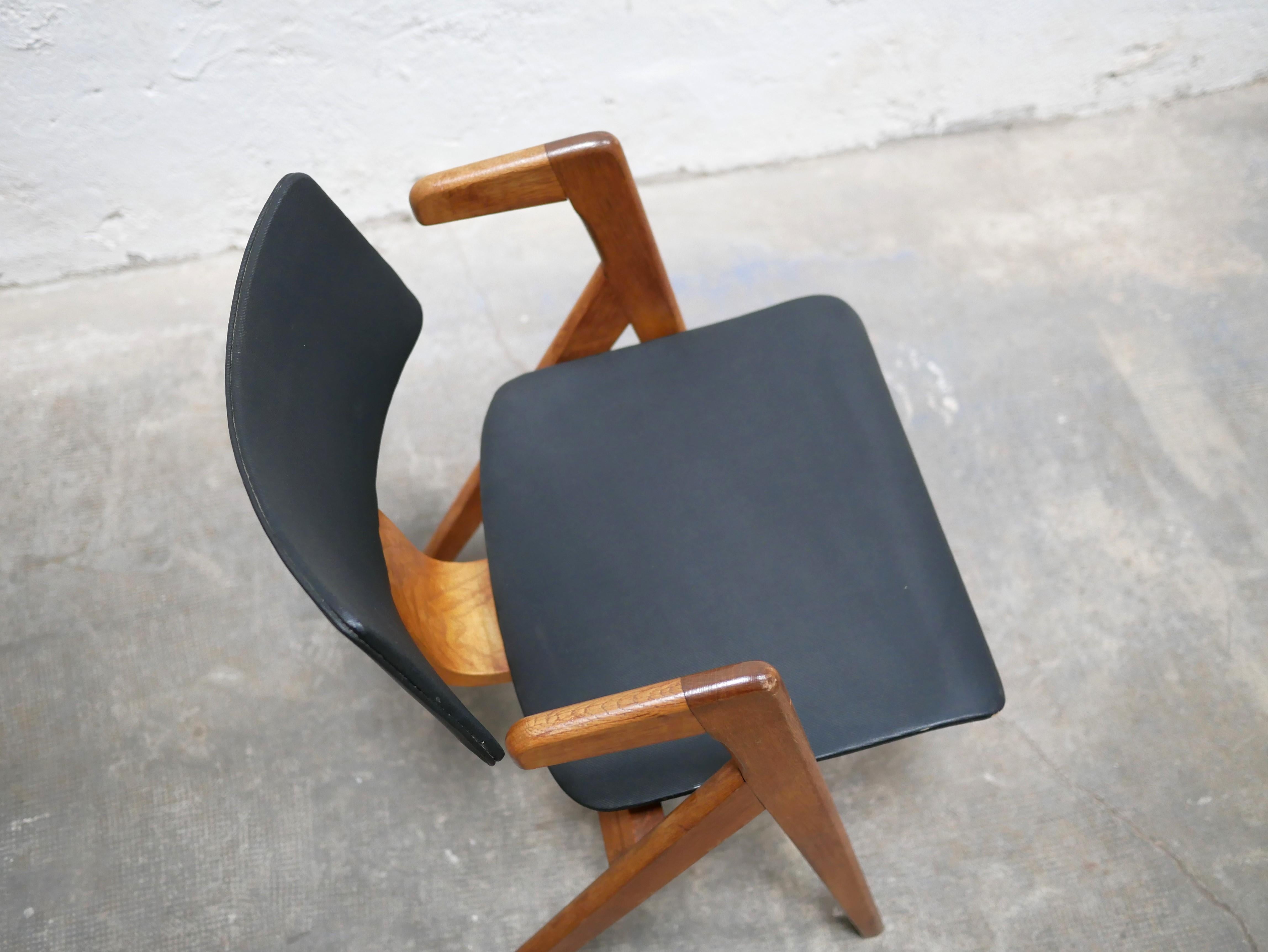 Vintage Hillestak Armchair by Lucienne and Robin Day for Hille International Edi In Good Condition For Sale In AIGNAN, FR