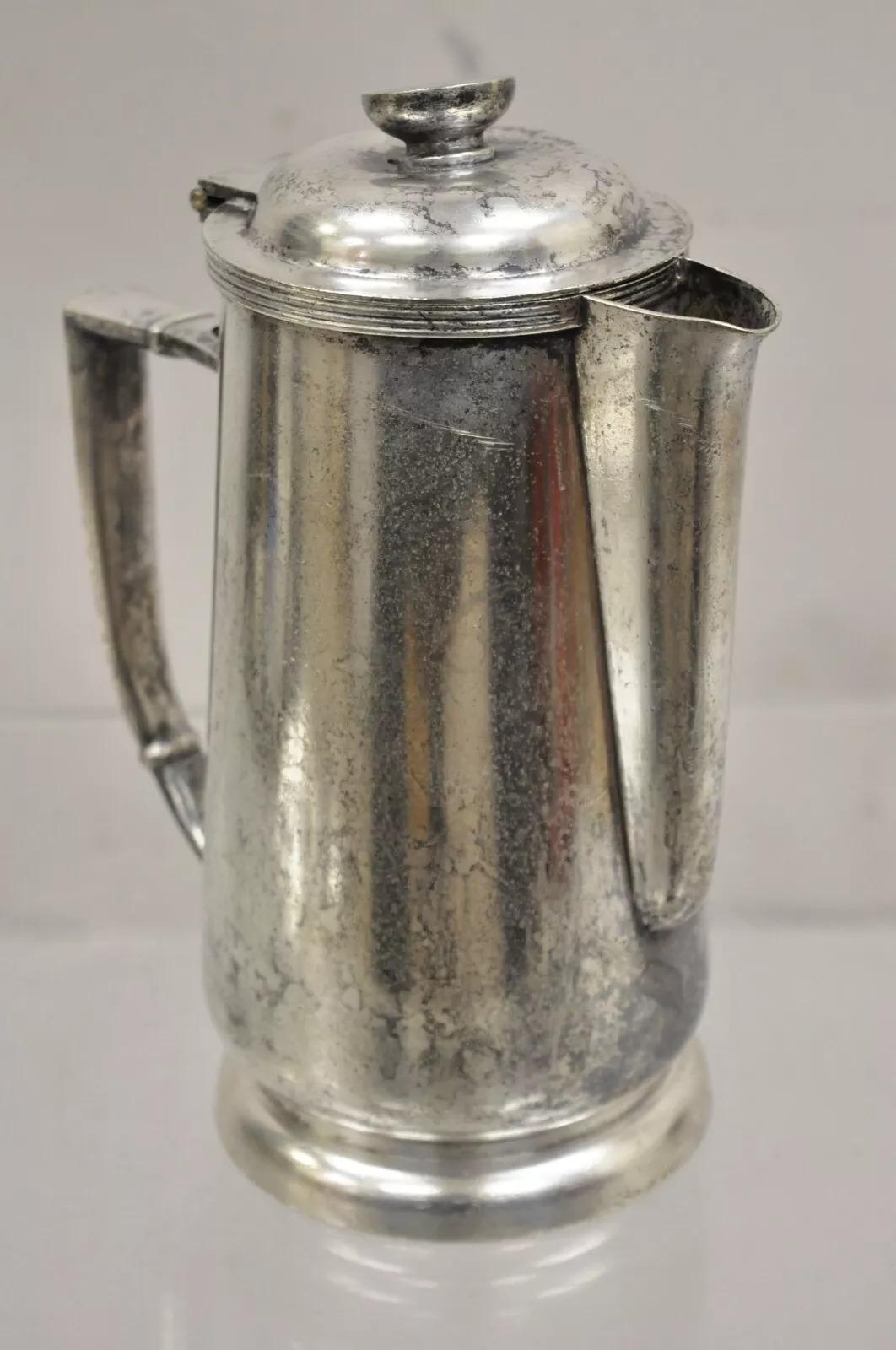 Vintage Hilton Hotel Art Deco Nakazato Japan Caffettiera placcata in argento. Circa metà del XX secolo. Misure: 10
