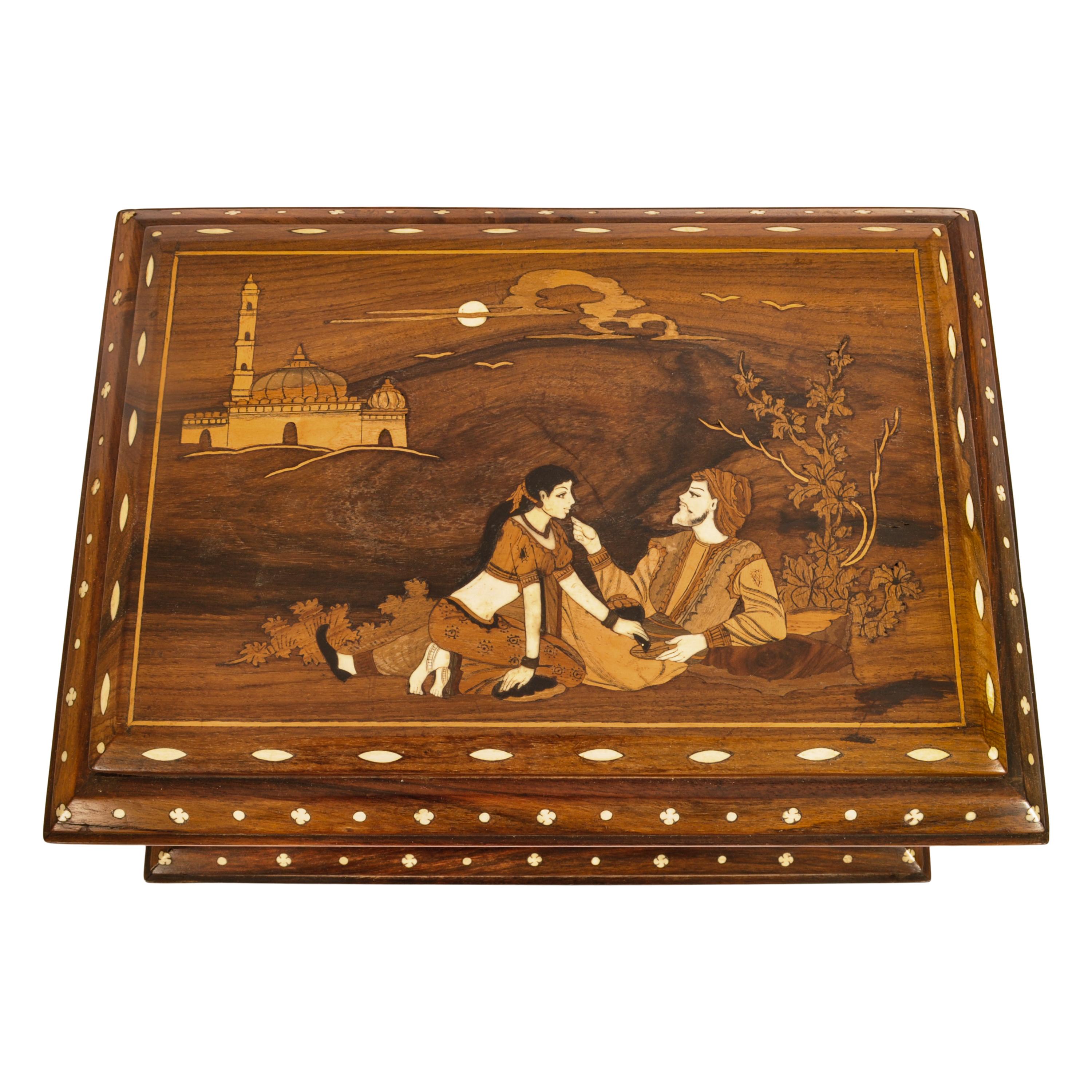 Anglo-indien Boîte à bijoux indienne hindoue du Punjab marquetée de bois de rose et d'os en vente